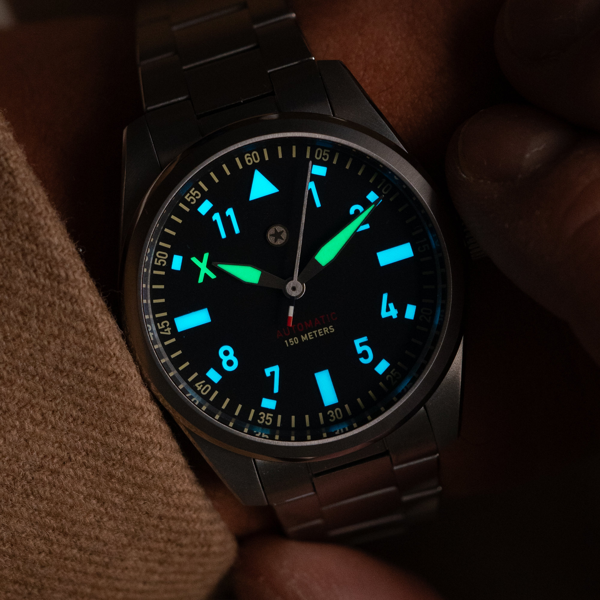 2025 Jack Mason Pursuit Pilot - 10 Year Anniversary Edition - 3 The two-tone glow of the titanium Special Edition.