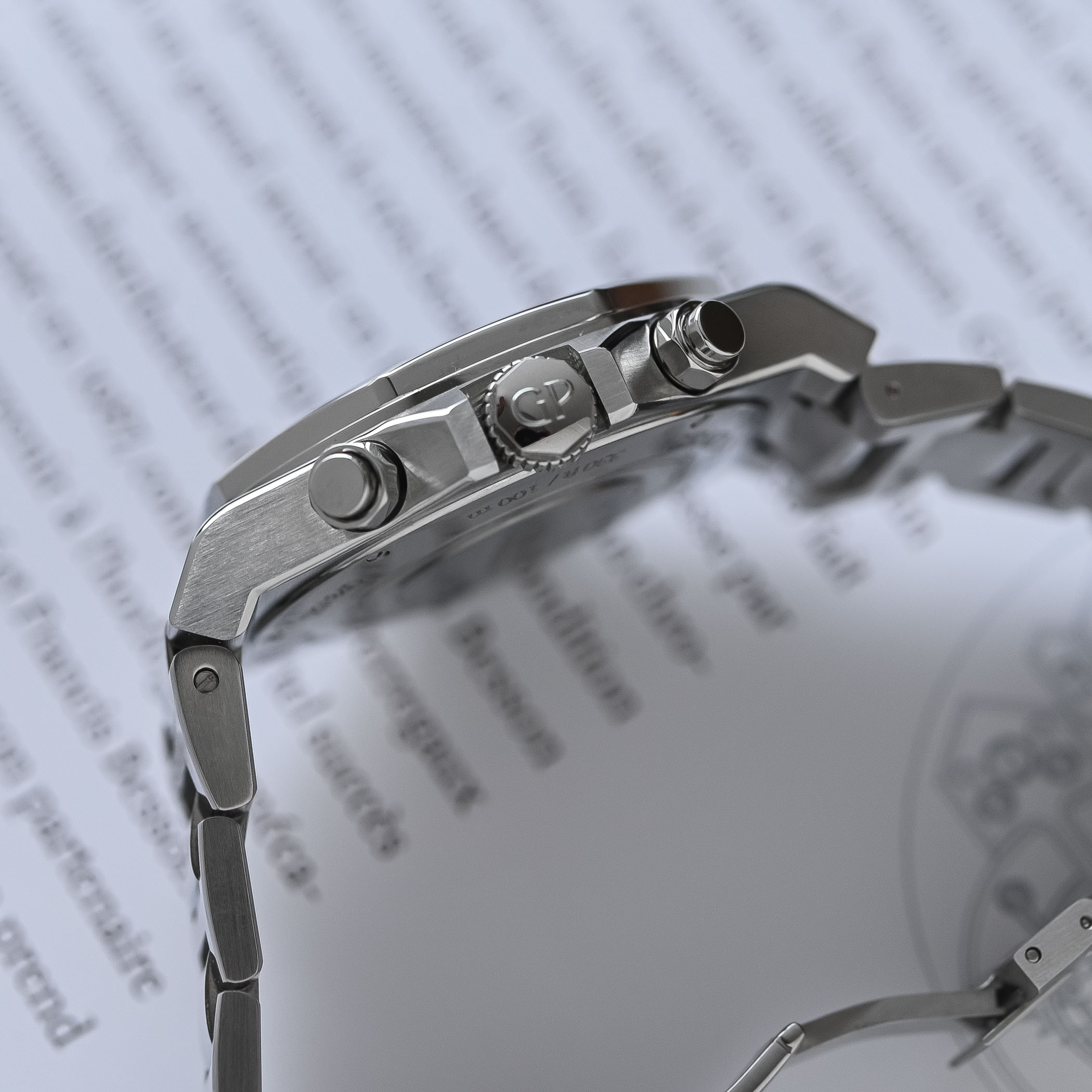 Girard-Perregaux Laureato Chronograph Ice Blue Limited Edition 2025 review - 8 Girard-Perregaux Laureato Chronograph Ice Blue Limited Edition 2025 review - 8