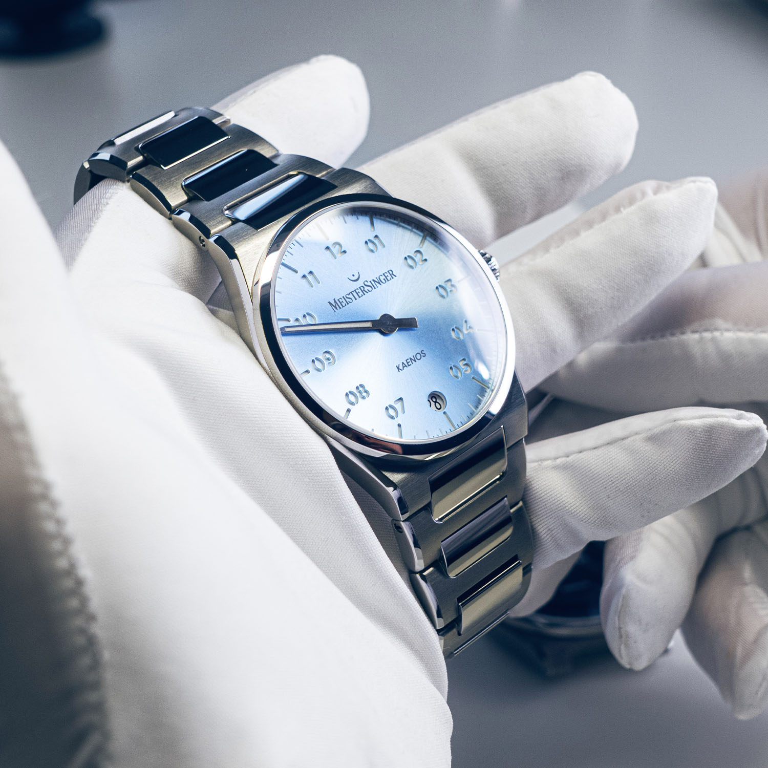 MeisterSinger Kaenos and Kaenos Open Date - elegant sports watch integrated bracelet single-hand display - 4 MeisterSinger Kaenos and Kaenos Open Date - elegant sports watch integrated bracelet single-hand display - 4