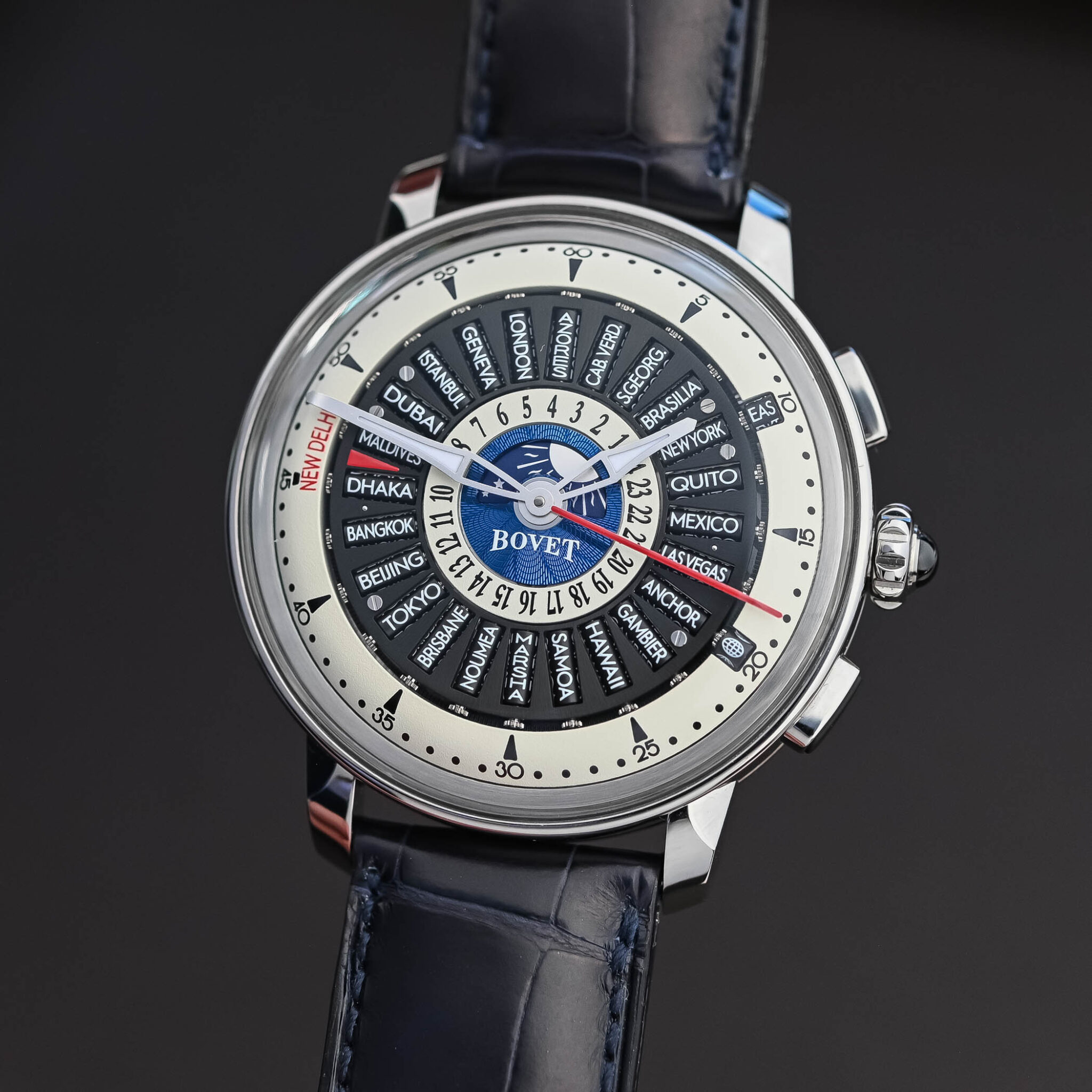 Hands-On: The Ultra-Clever, Travel-Friendly Bovet Récital 30