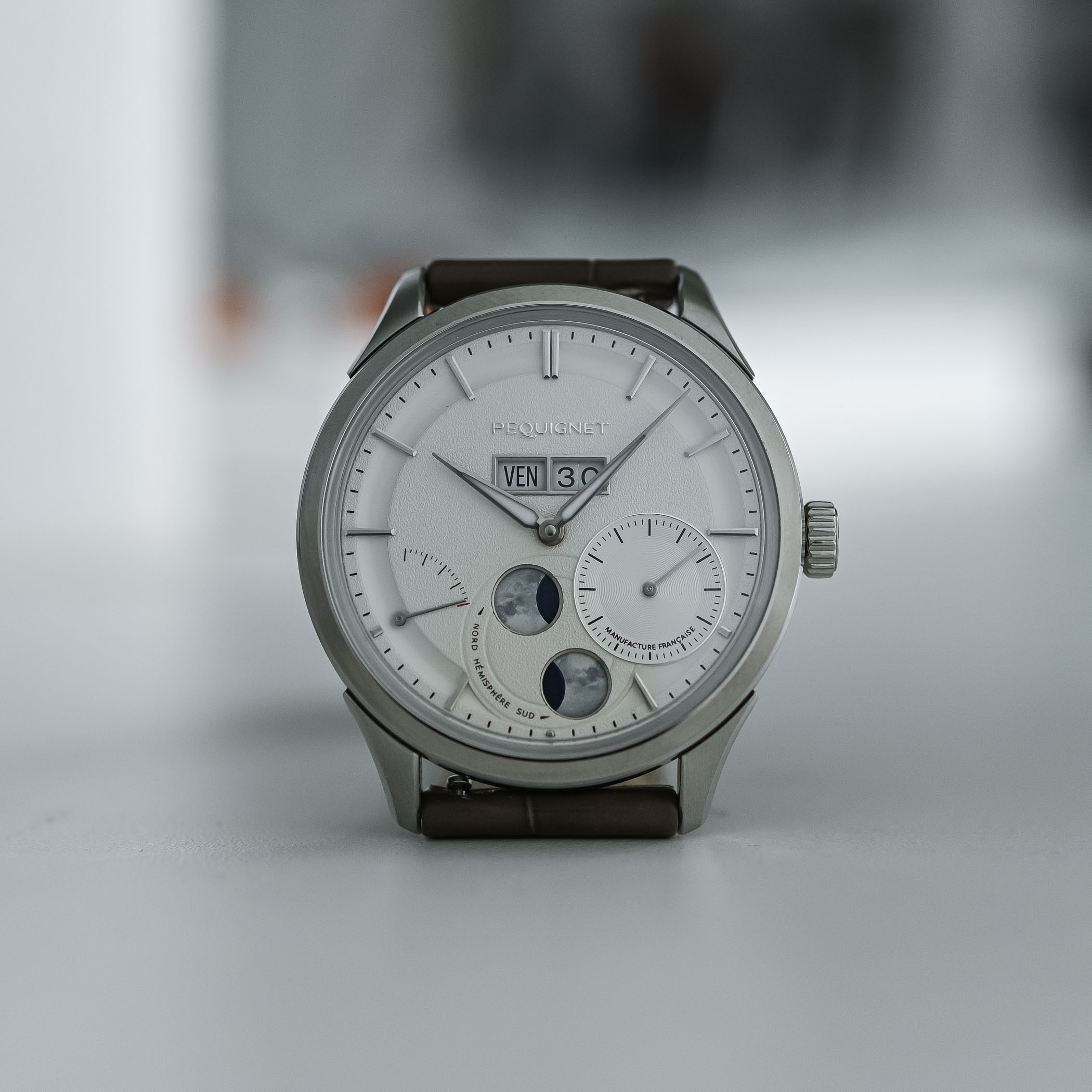 pequignet-royale-paris-39-5mm-big-date-moon-power-reserve-hands-on-5 pequignet-royale-paris-39-5mm-big-date-moon-power-reserve-hands-on-5