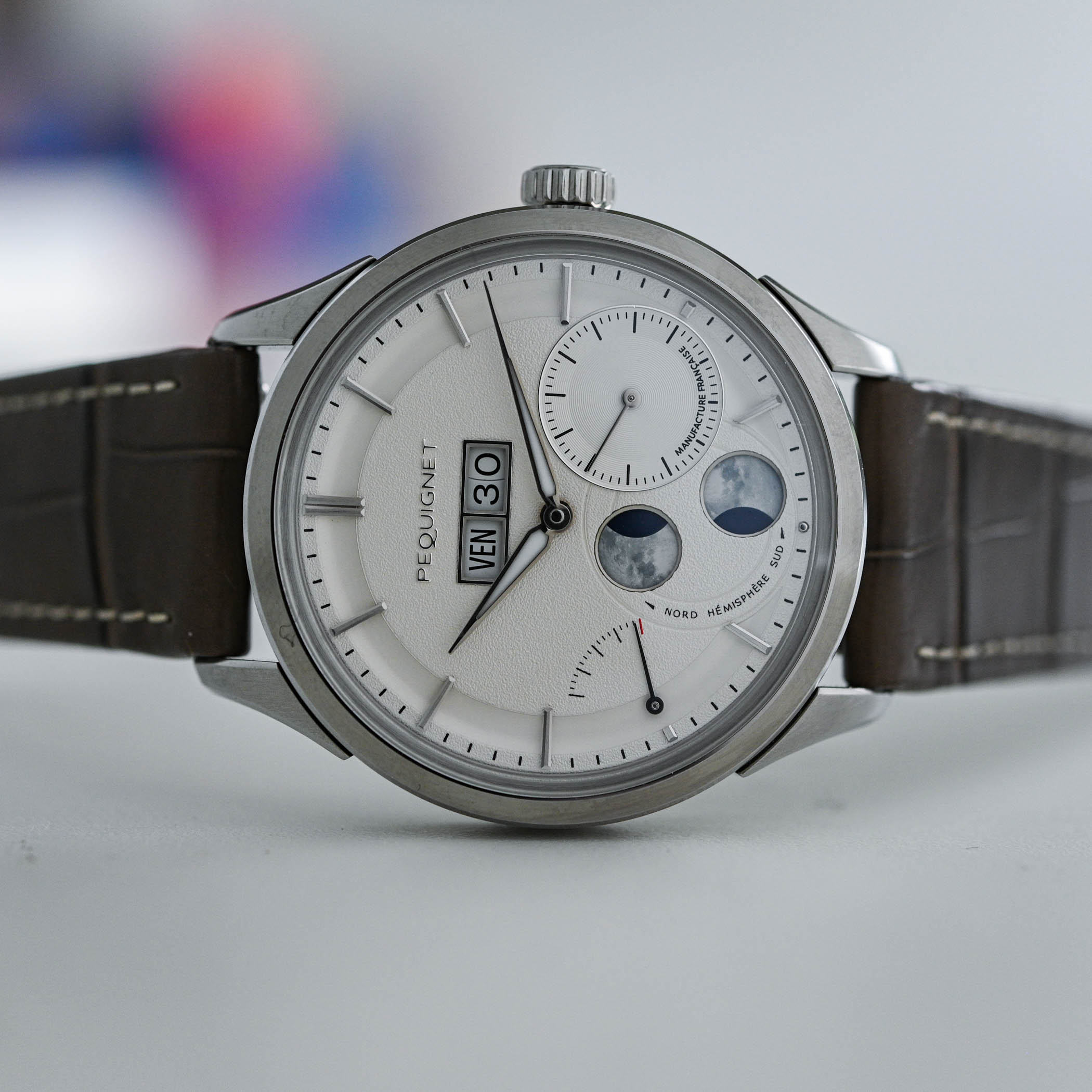 pequignet-royale-paris-39-5mm-big-date-moon-power-reserve-hands-on-6 pequignet-royale-paris-39-5mm-big-date-moon-power-reserve-hands-on-6