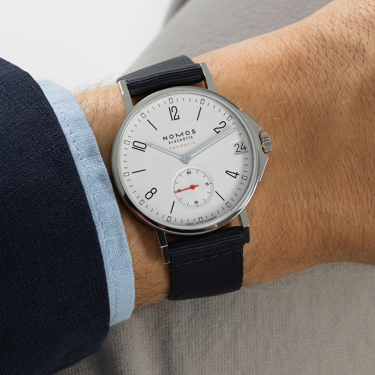 Nomos Ahoi Neomatik 38 Date White Dial - 5 Nomos Ahoi Neomatik 38 Date White Dial - 5