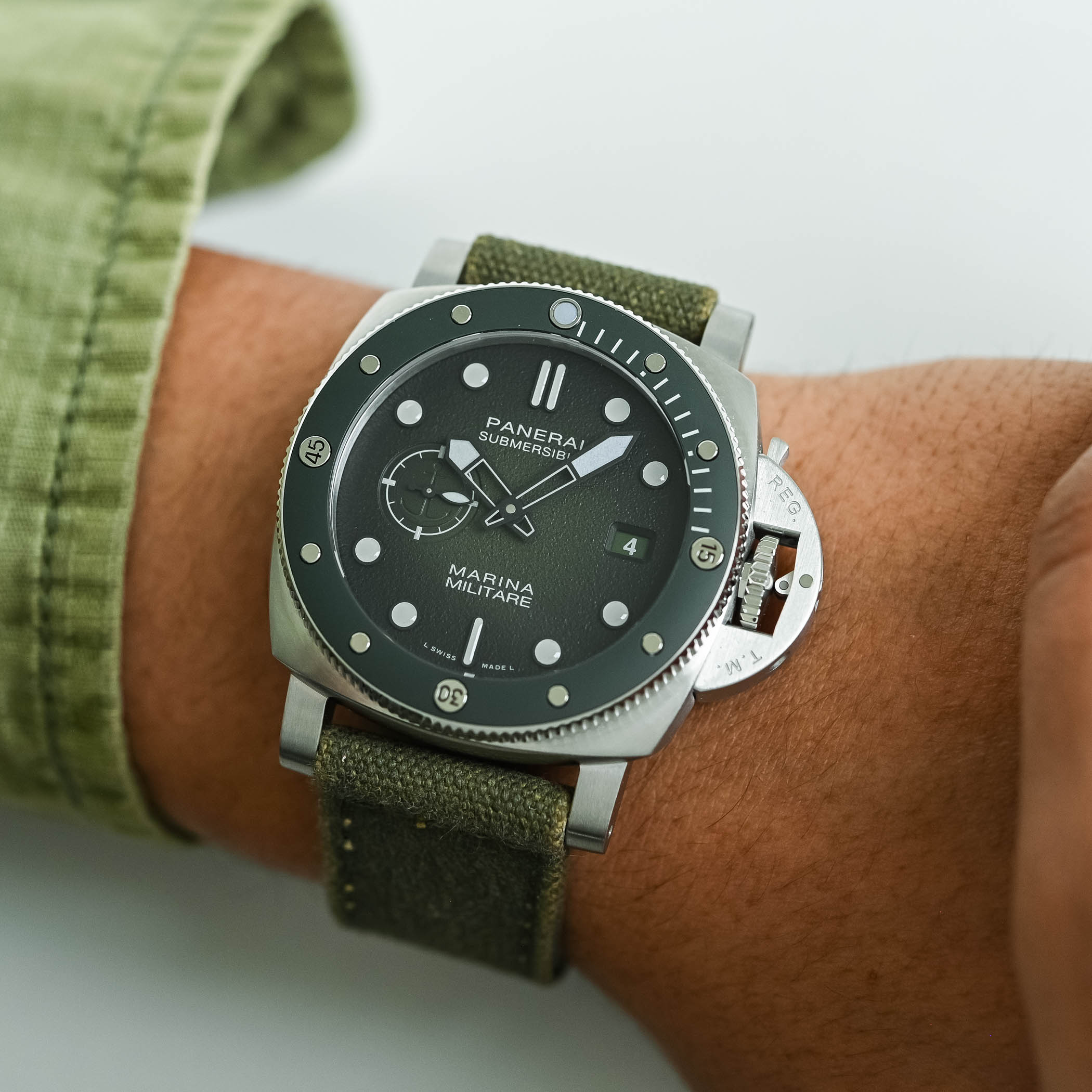 Panerai Submersible Marina Militare PAM01697 and PAM01698 Aviazione Navale Review 5 Panerai Submersible Marina Militare PAM01697 and PAM01698 Aviazione Navale Review 5