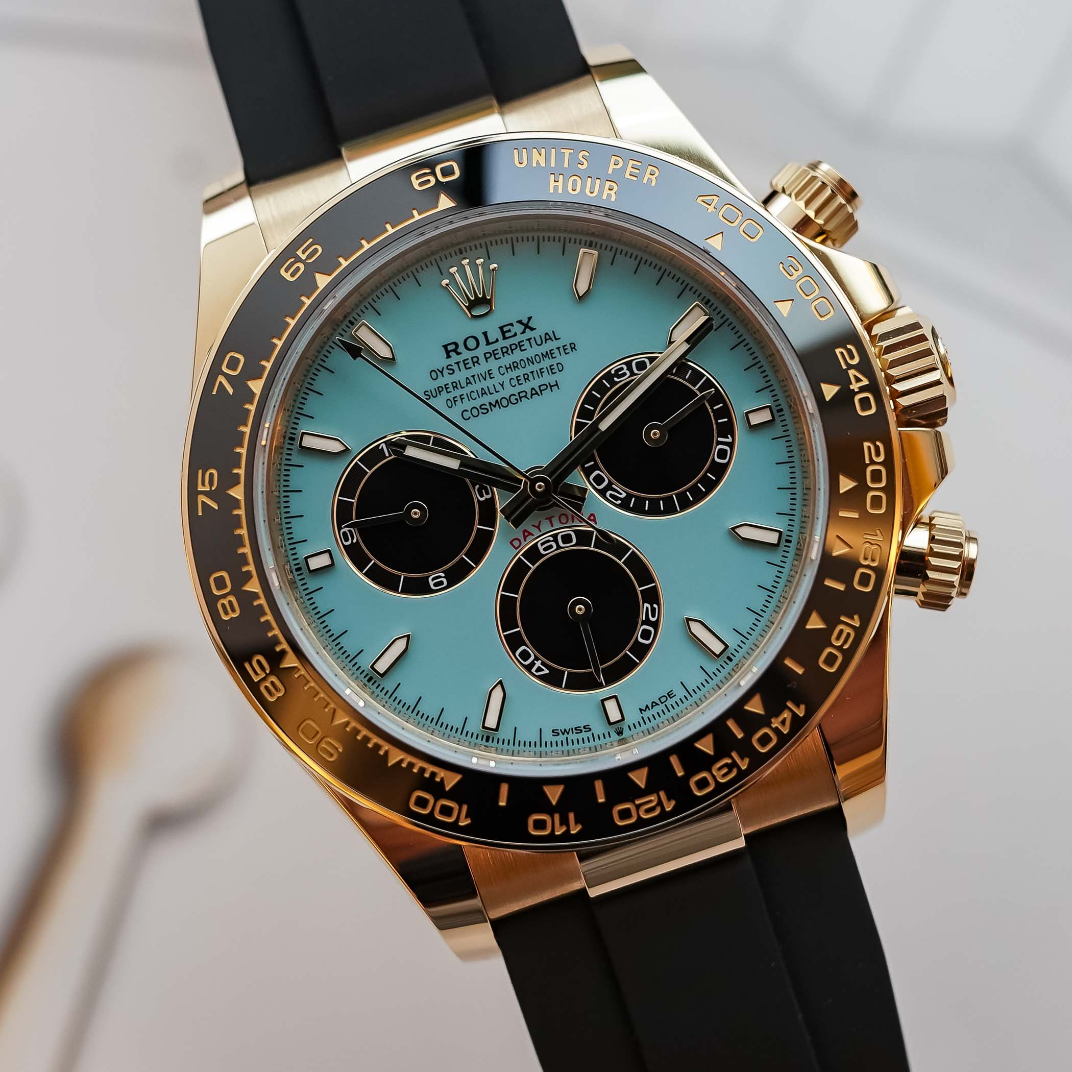 Rolex Daytona Alcaraz yellow Gold Turquoise Lacquer Dial 126518LN review - 8 Rolex Daytona Alcaraz yellow Gold Turquoise Lacquer Dial 126518LN review - 8