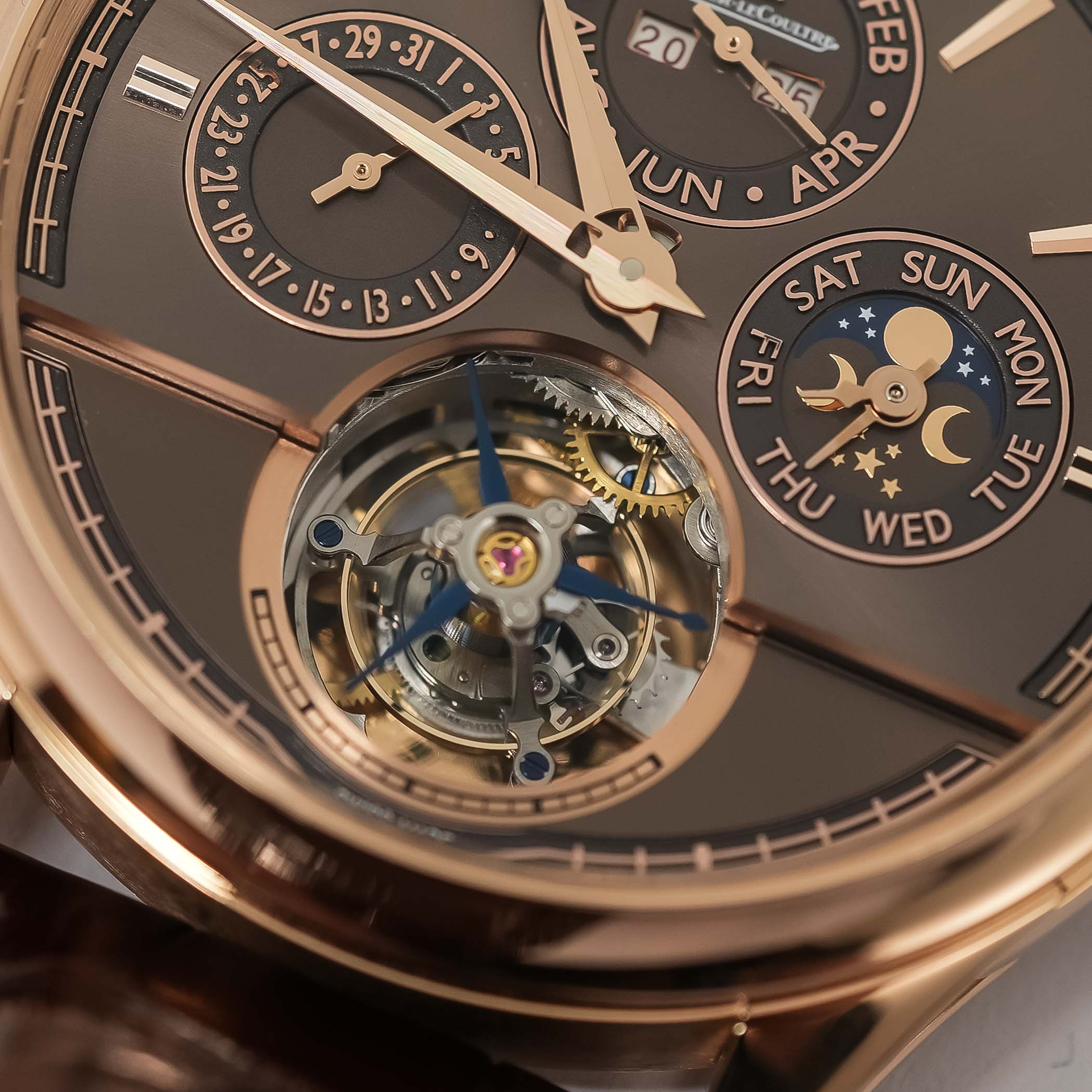 Jaeger-LeCoultre Master Grande Tradition Calibre 985 cylindrical flying tourbillon perpetual calendar - review - 6 Jaeger-LeCoultre Master Grande Tradition Calibre 985 cylindrical flying tourbillon perpetual calendar - review - 6