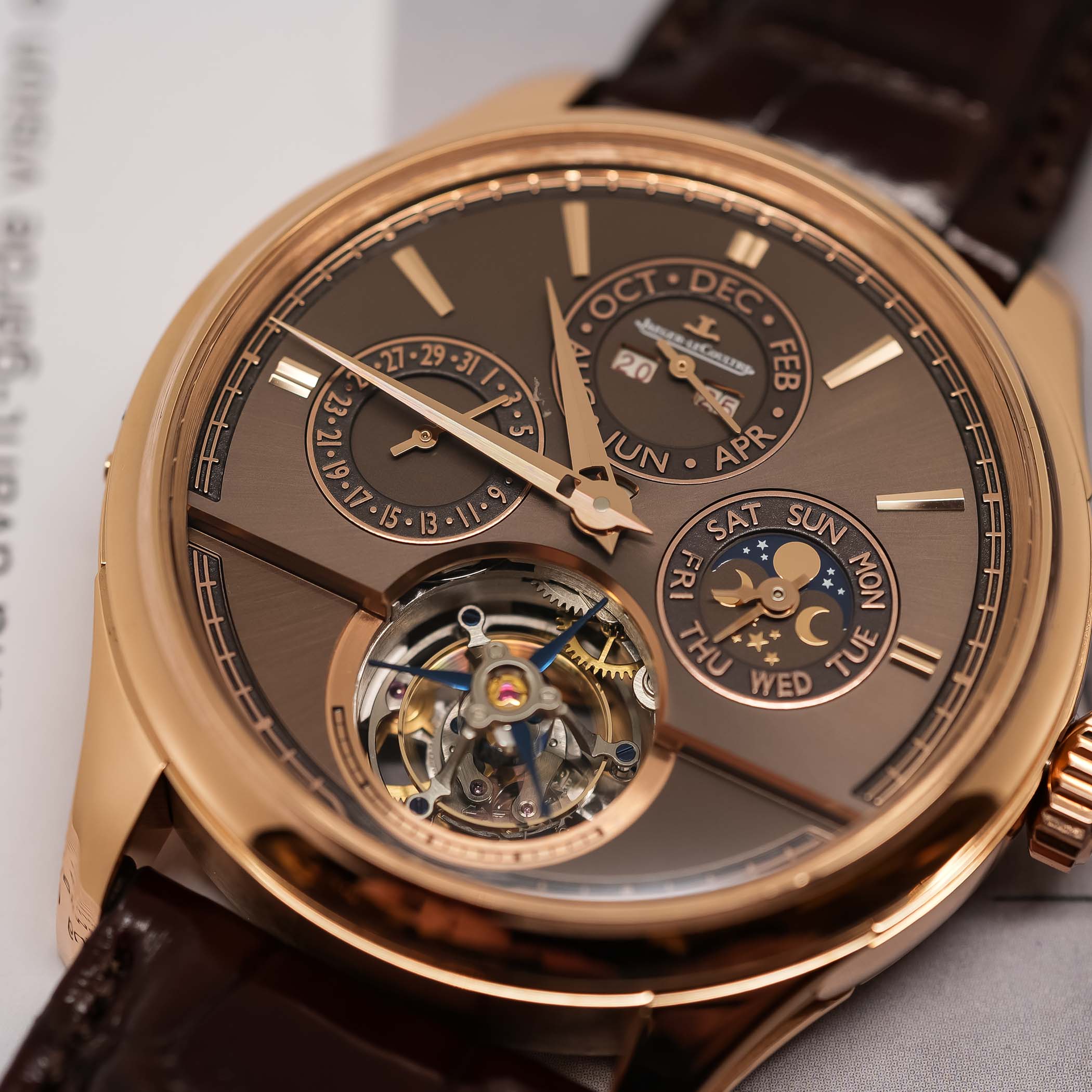 Jaeger-LeCoultre Master Grande Tradition Calibre 985 cylindrical flying tourbillon perpetual calendar - review - 8 Jaeger-LeCoultre Master Grande Tradition Calibre 985 cylindrical flying tourbillon perpetual calendar - review - 8