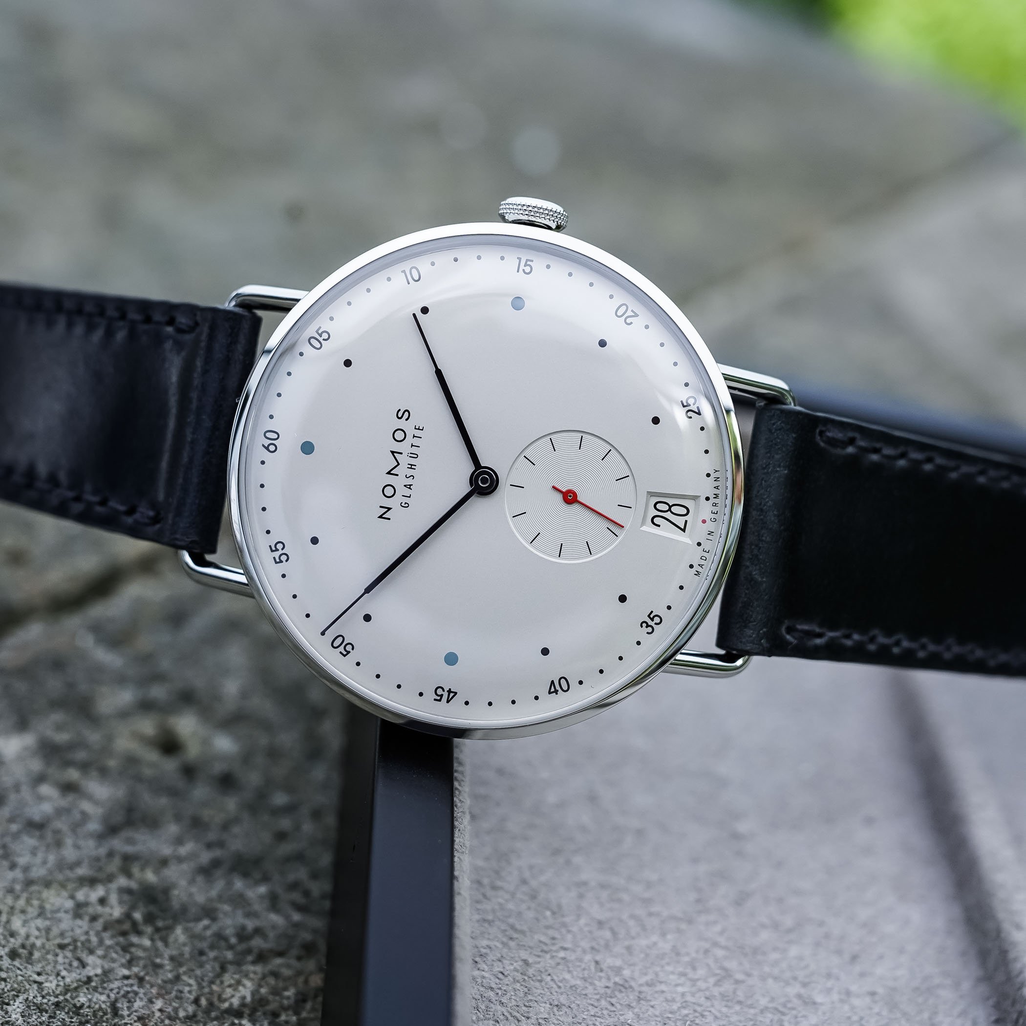 Nomos Metro 38 Date Calibre DUW 4601 hand-wound swing system - review - 1 Nomos Metro 38 Date Calibre DUW 4601 hand-wound swing system - review - 1