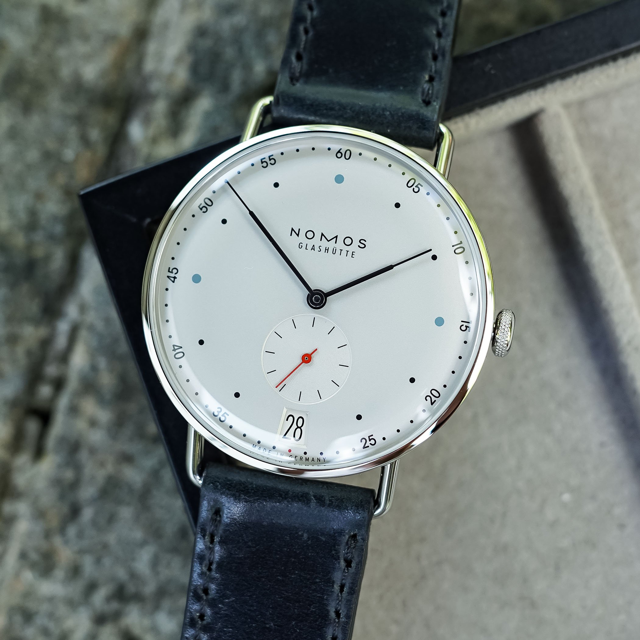 Nomos Metro 38 Date Calibre DUW 4601 hand-wound swing system - review - 4 Nomos Metro 38 Date Calibre DUW 4601 hand-wound swing system - review - 4