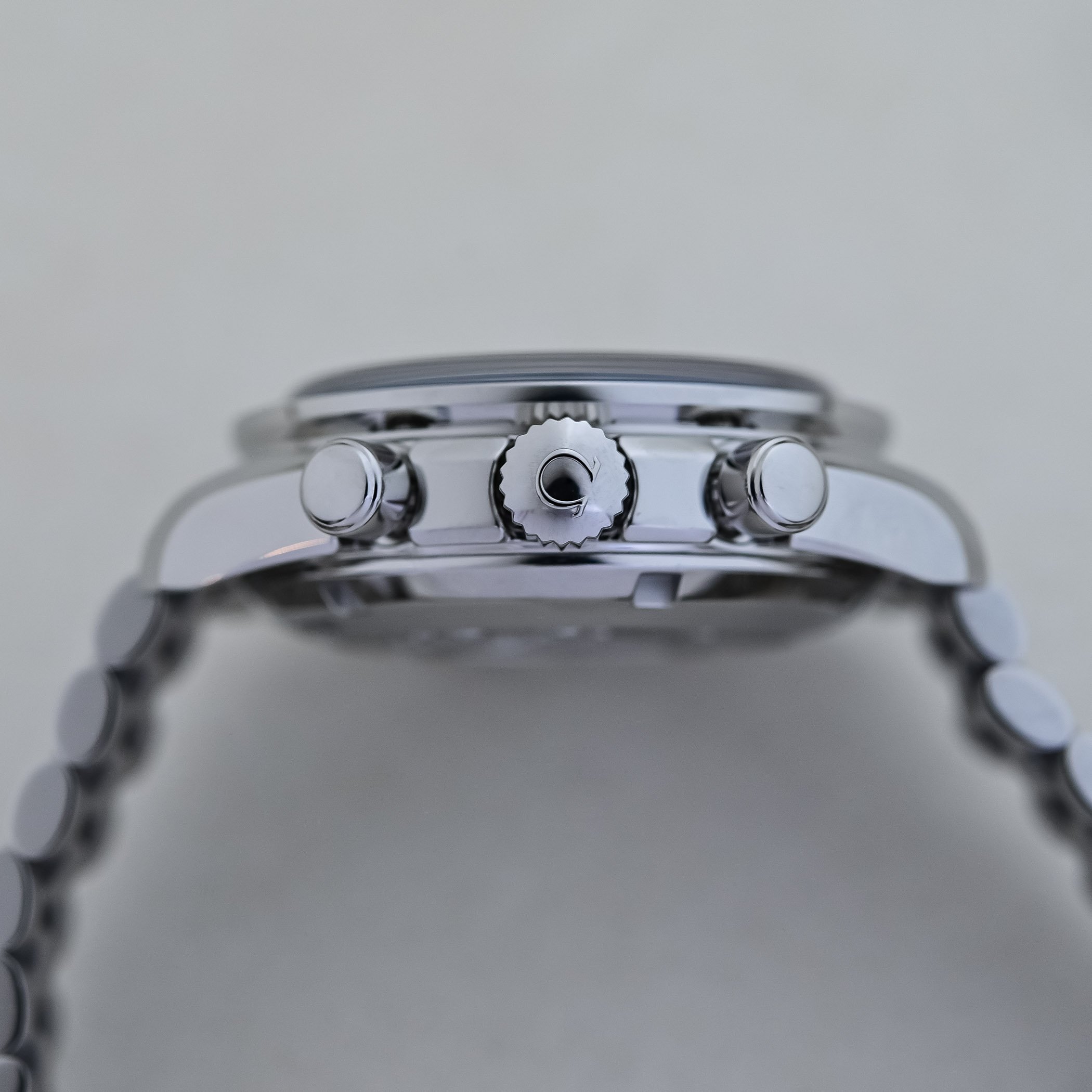 Omega Speedmaster Milano Cortina 2026 38mm Automatic olympic winter games white dial - review - 2 Omega Speedmaster Milano Cortina 2026 38mm Automatic olympic winter games white dial - review - 2