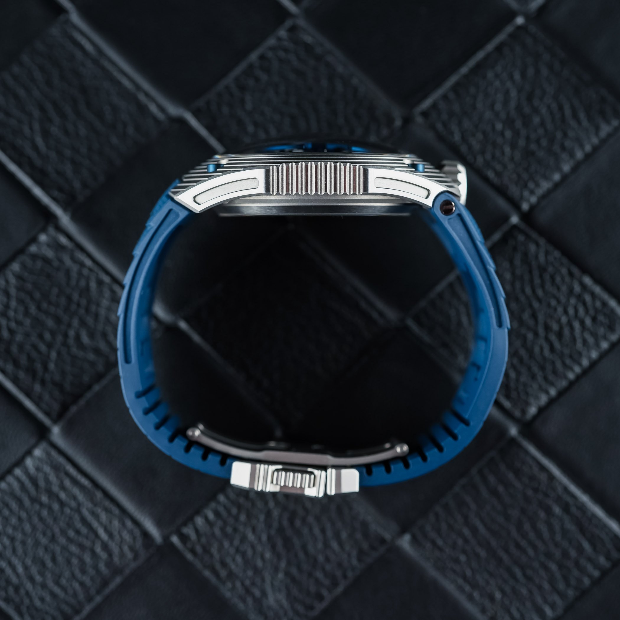 Urwerk UR-150 Blue Scorpion review 3 Urwerk UR-150 Blue Scorpion review 3