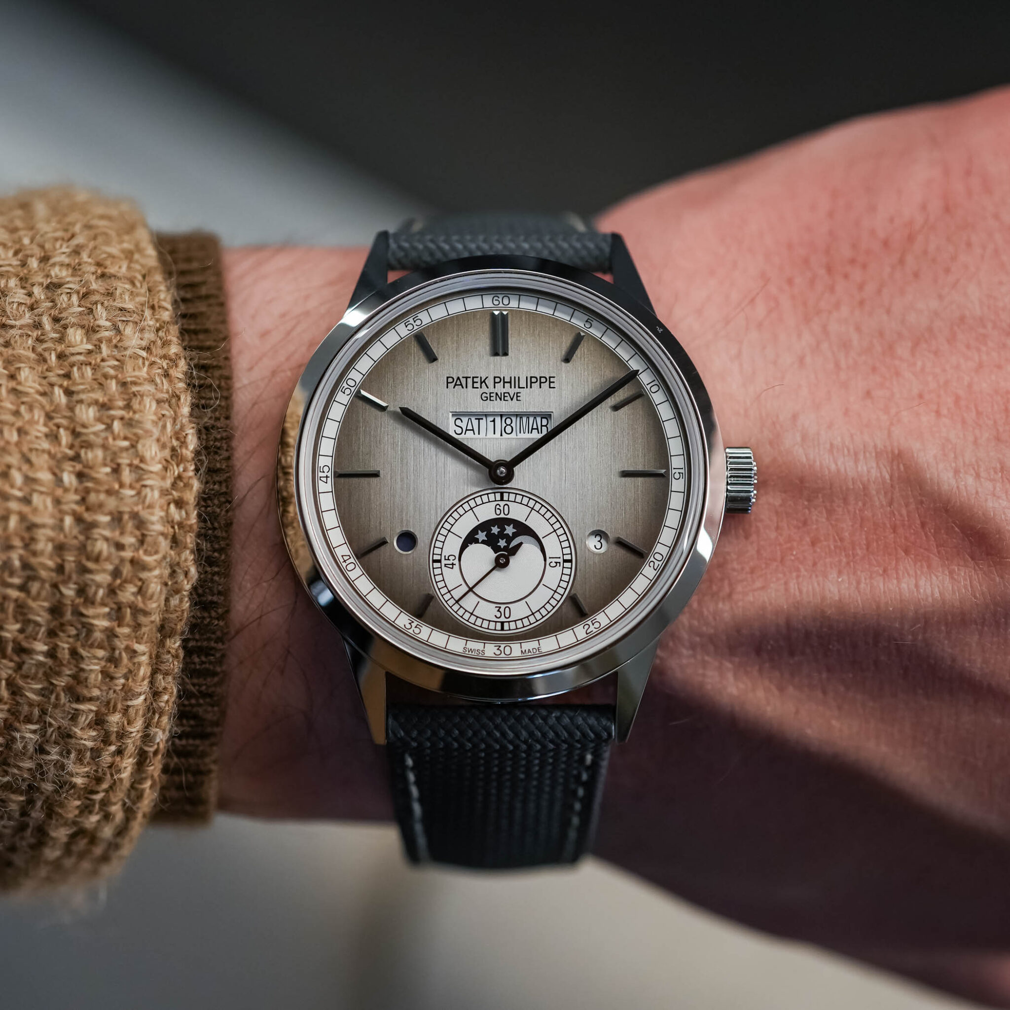 First Look: The new Silver-Toned Patek Philippe In-Line Perpetual ...