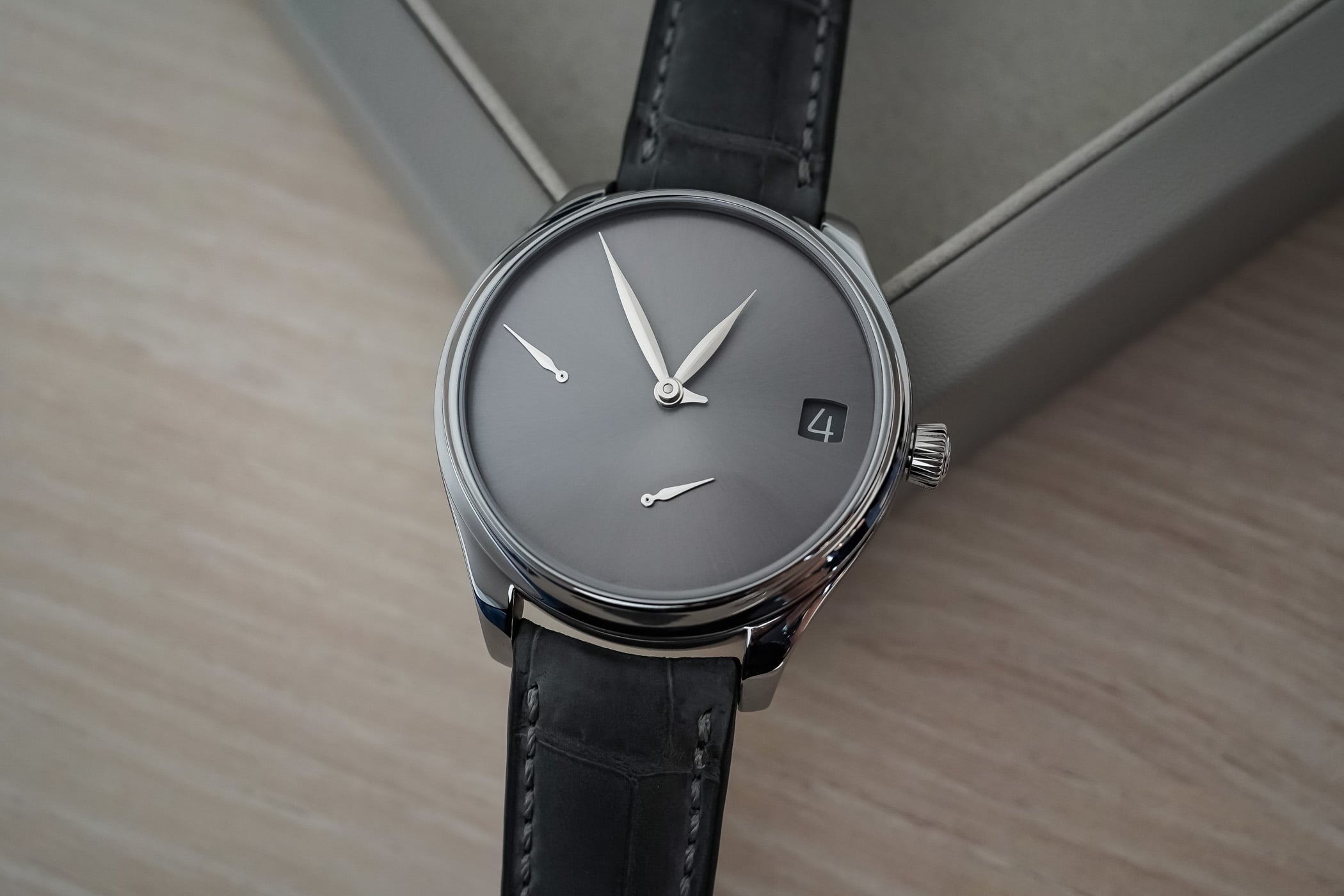 Hands-on – The Ghost-Like H. Moser & Cie. Endeavour Perpetual Calendar Concept Tantalum