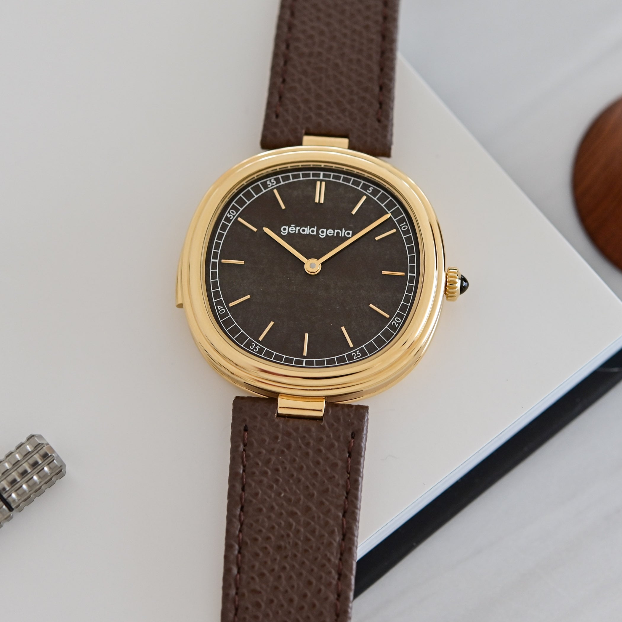 The New Gérald Genta Geneva Minute Repeater Golden Obsidian