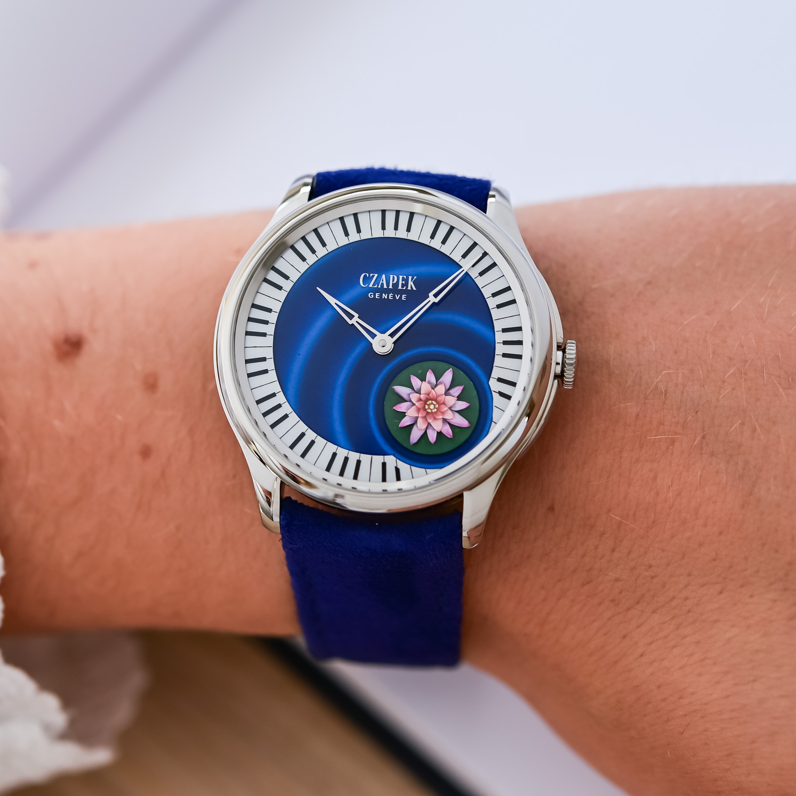 Czapek Turns Boris Vian’s Surrealist Love Story Into an Enamel Promenade