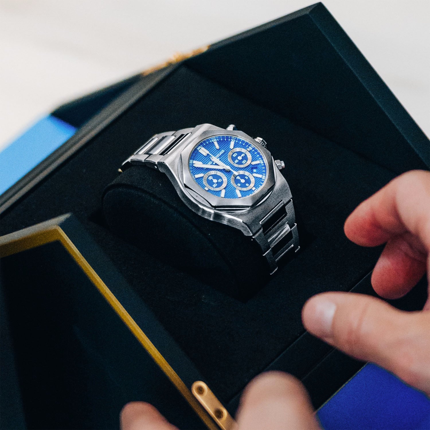 Girard-Perregaux Laureato Chronograh Williams Edition - 3