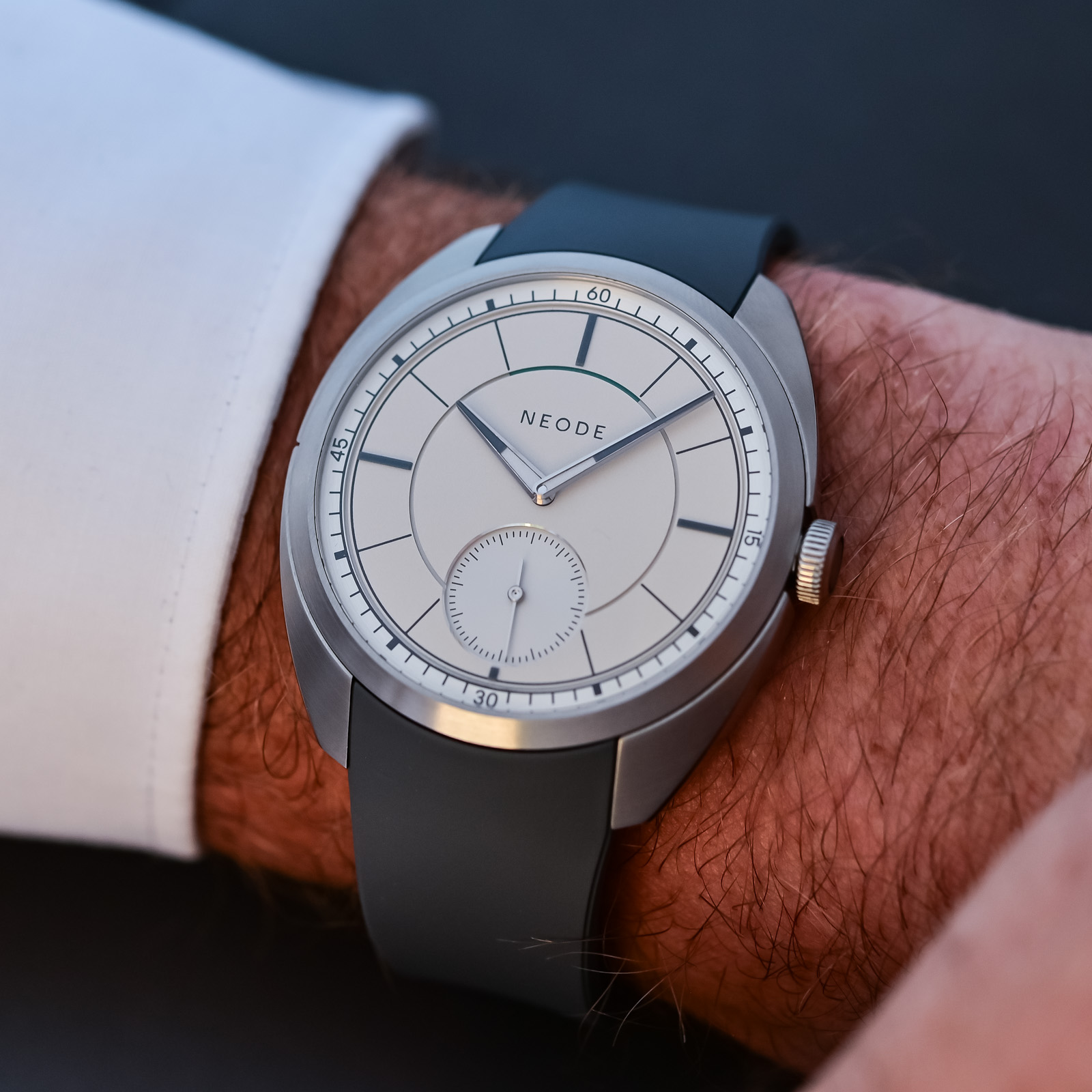 Neode N01 First Edition Turns Architectural Discipline Into an Eight-Day Watch