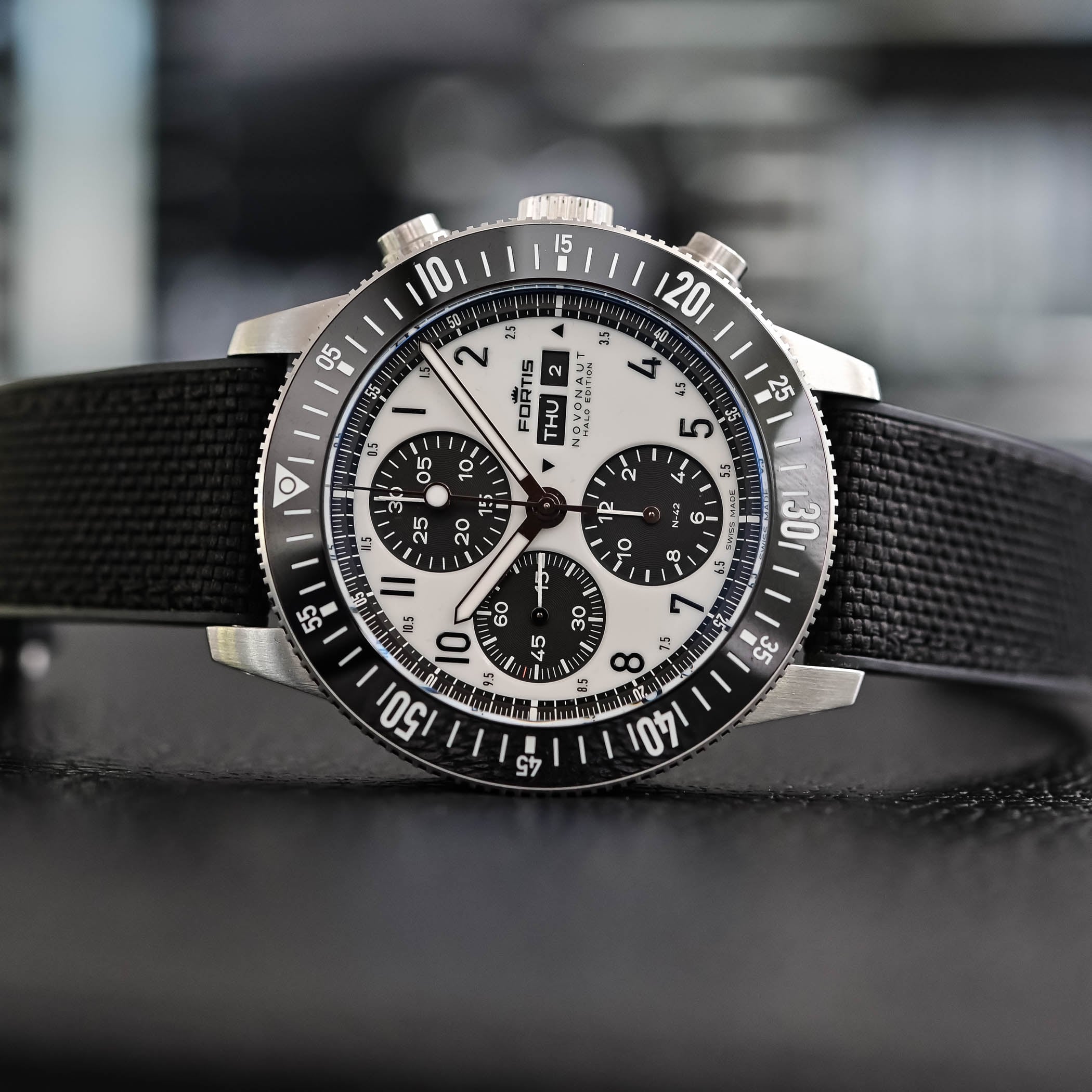 Fortis Novonaut N-42 Halo Edition review - luminous dial space chronograph - 1