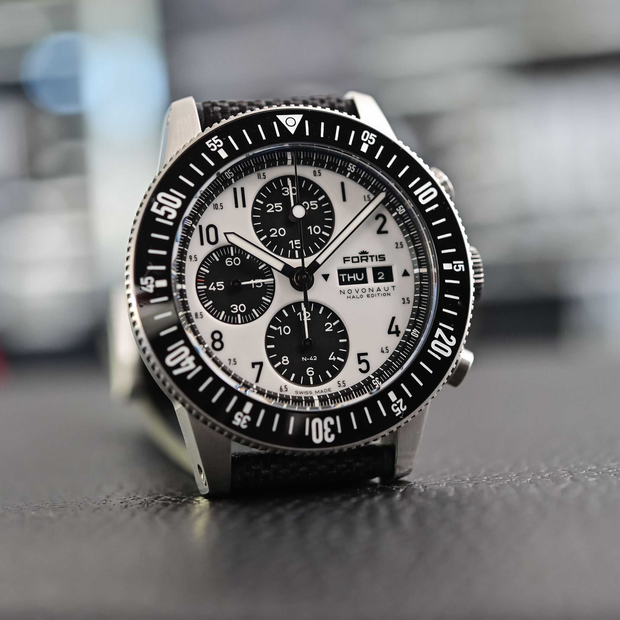 Fortis Novonaut N-42 Halo Edition review - luminous dial space chronograph - 11