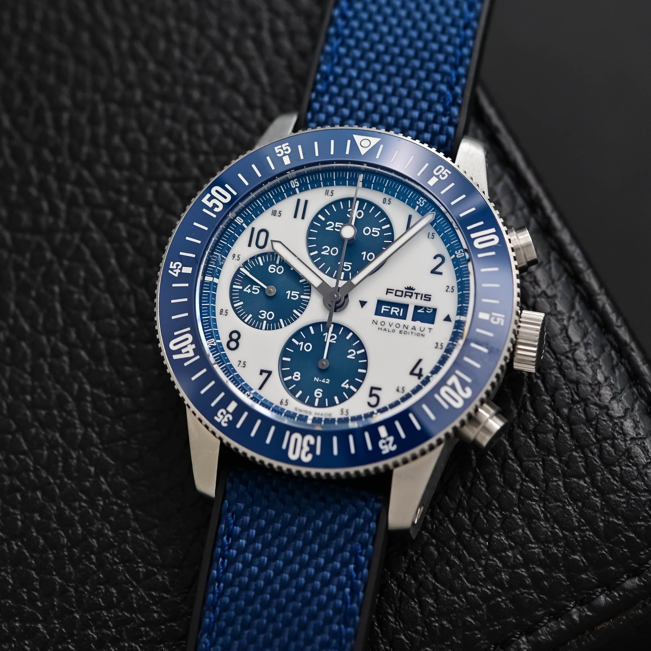Fortis Novonaut N-42 Halo Edition review - luminous dial space chronograph - 6