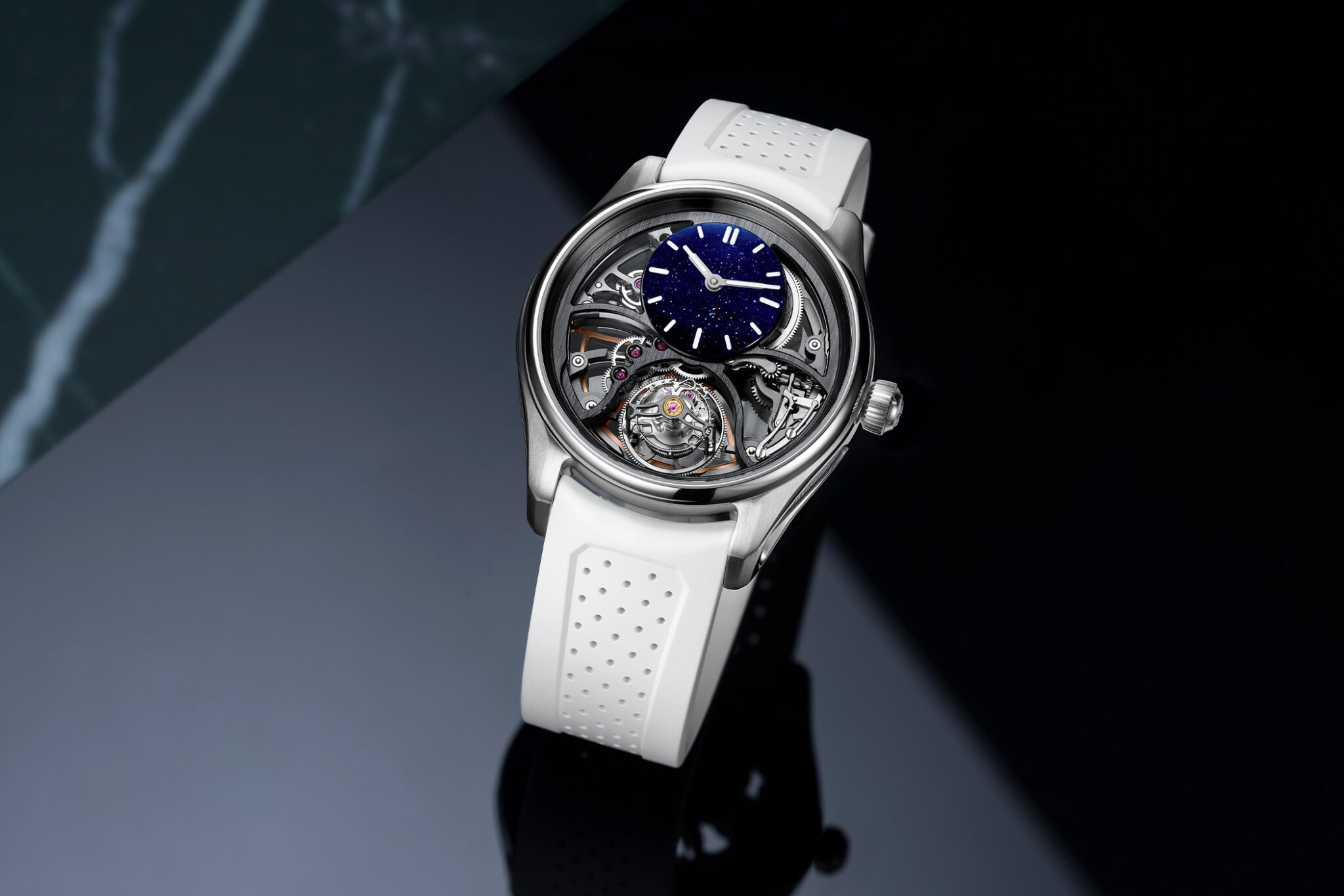H-Moser-Cie-Pioneer-Cylindrical-Tourbillon-Skeleton-Aventurine-Saquon-Barkley-Edition-1-2048x1365.jpg