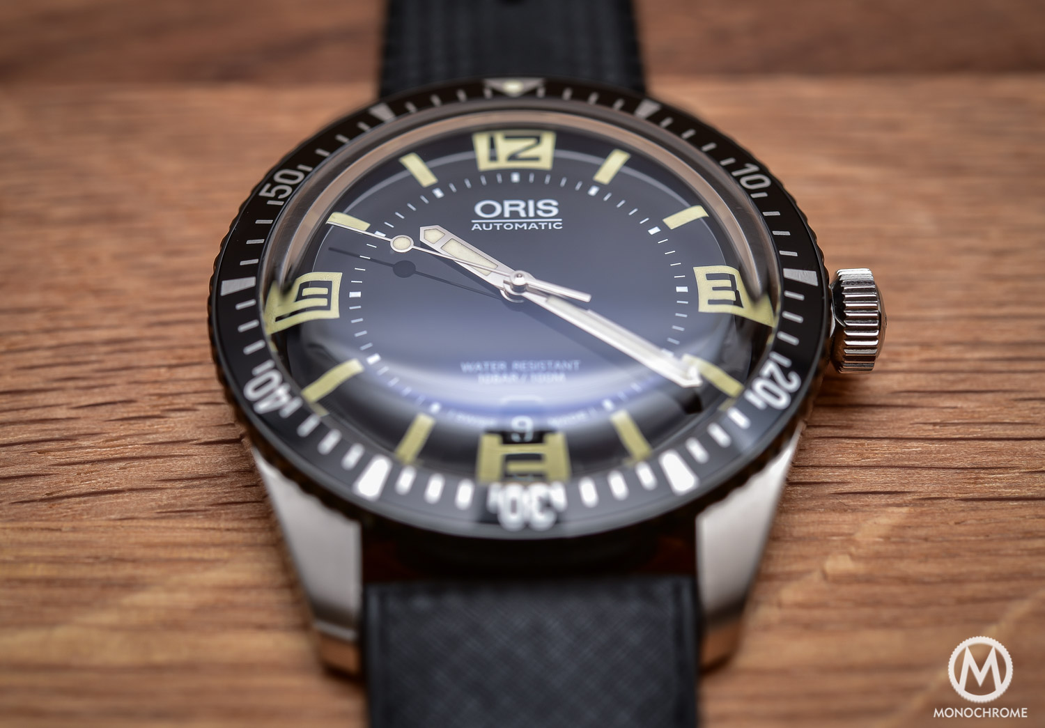 Comparative Review - 3 affordable & vintage-inspired dive watches - Oris Divers Sixty Five - 1