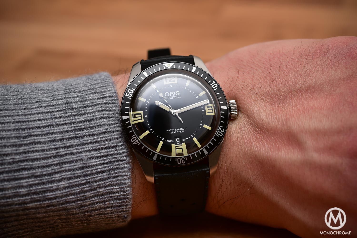 Comparative Review - 3 affordable & vintage-inspired dive watches - Oris Divers Sixty Five - wristshot