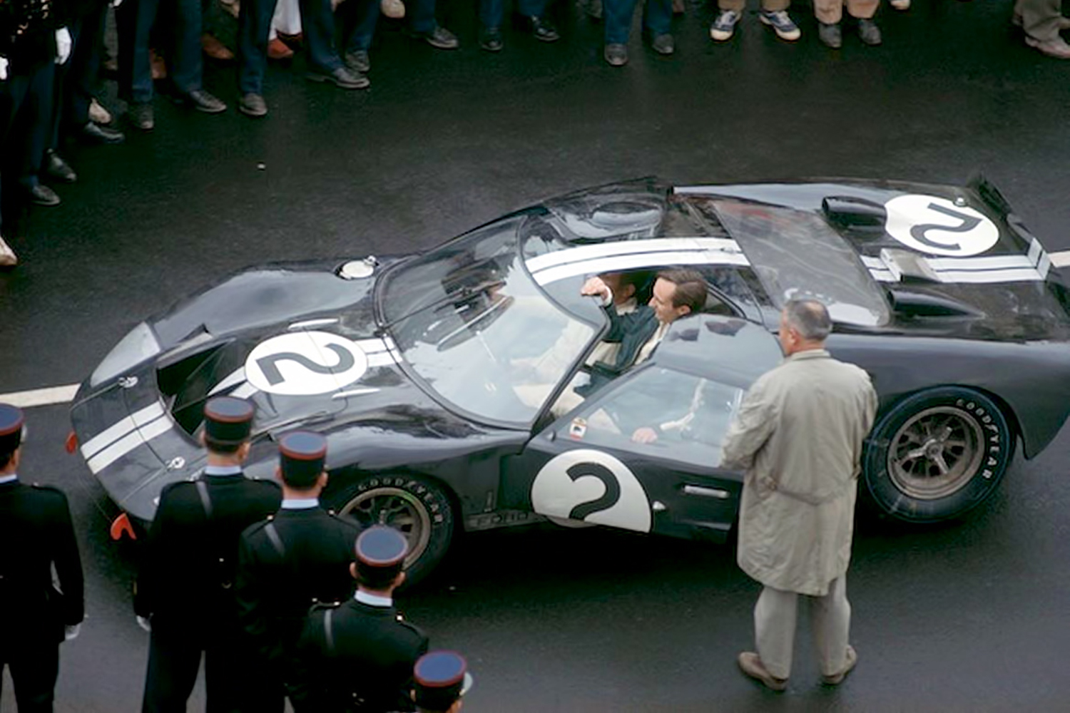 1966_Le_Mans_24_Hours_Ford_GT40_MKII_Bruce_McLaren