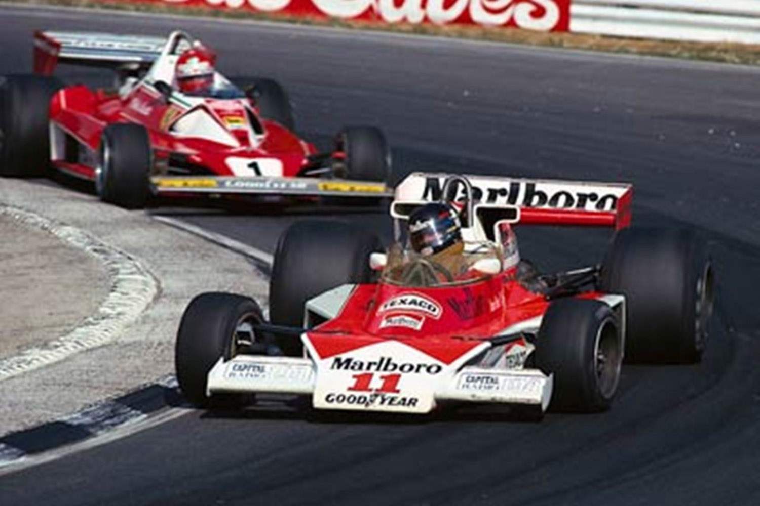 1976_Formula_1_British_Grand_Prix_James_Hunt_Marlboro_McLaren_M23_Cosworth_Niki_Lauda_Ferrari_312_T2
