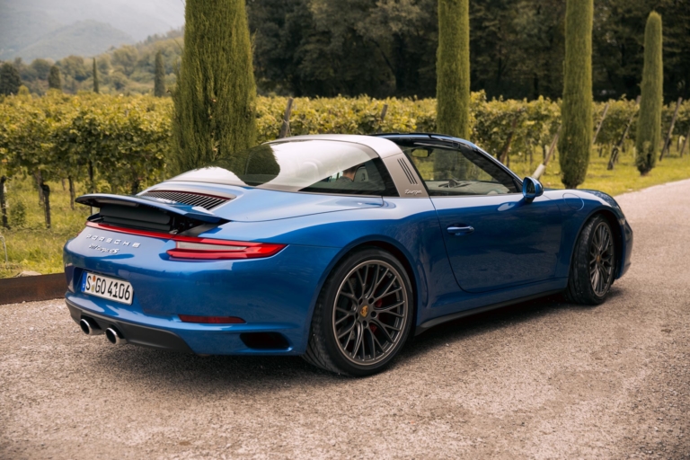 Driving Porsche 911 & 718 Cayman with the Porsche Design 1919