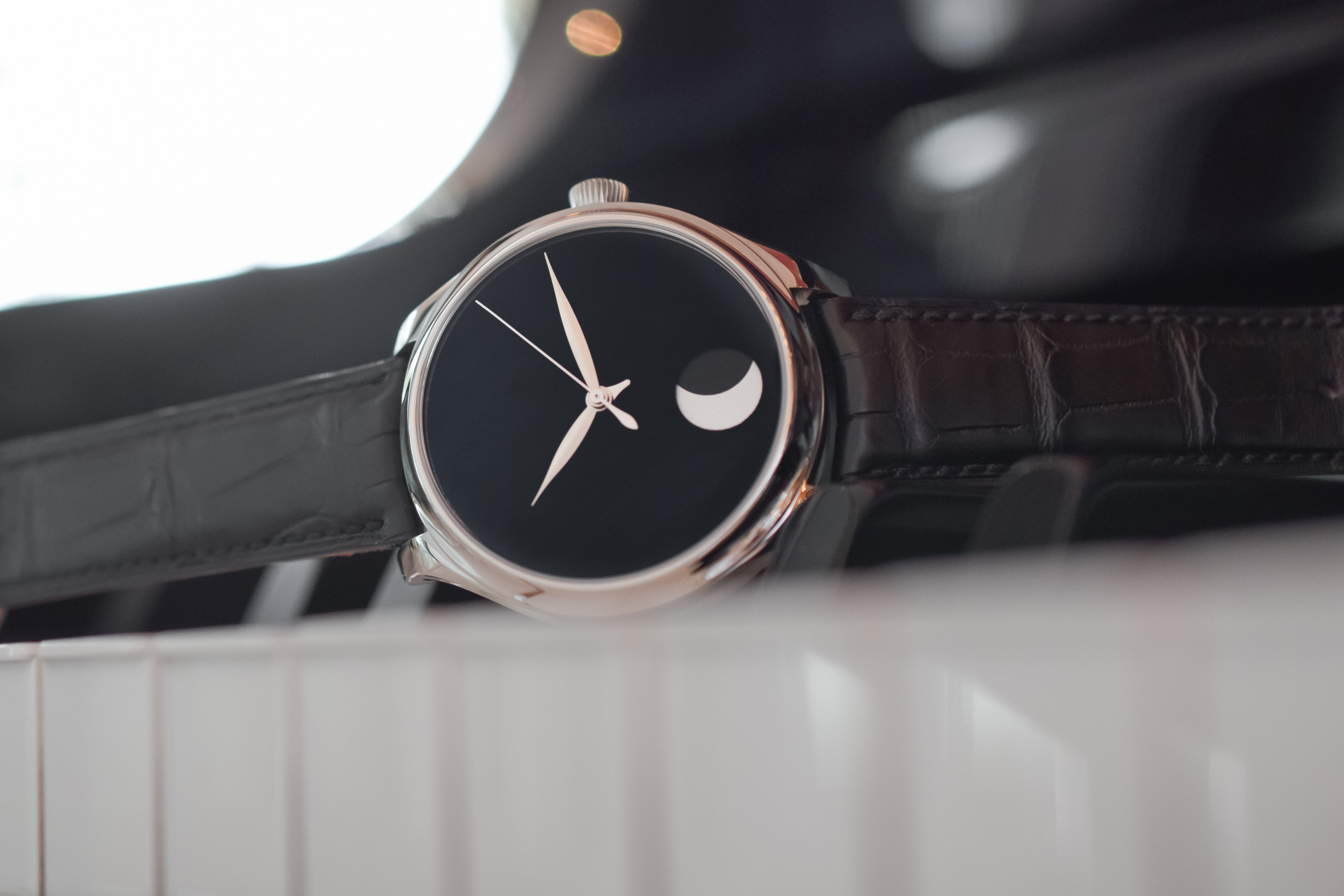 Review H. Moser Cie. Endeavour Perpetual Moon Concept