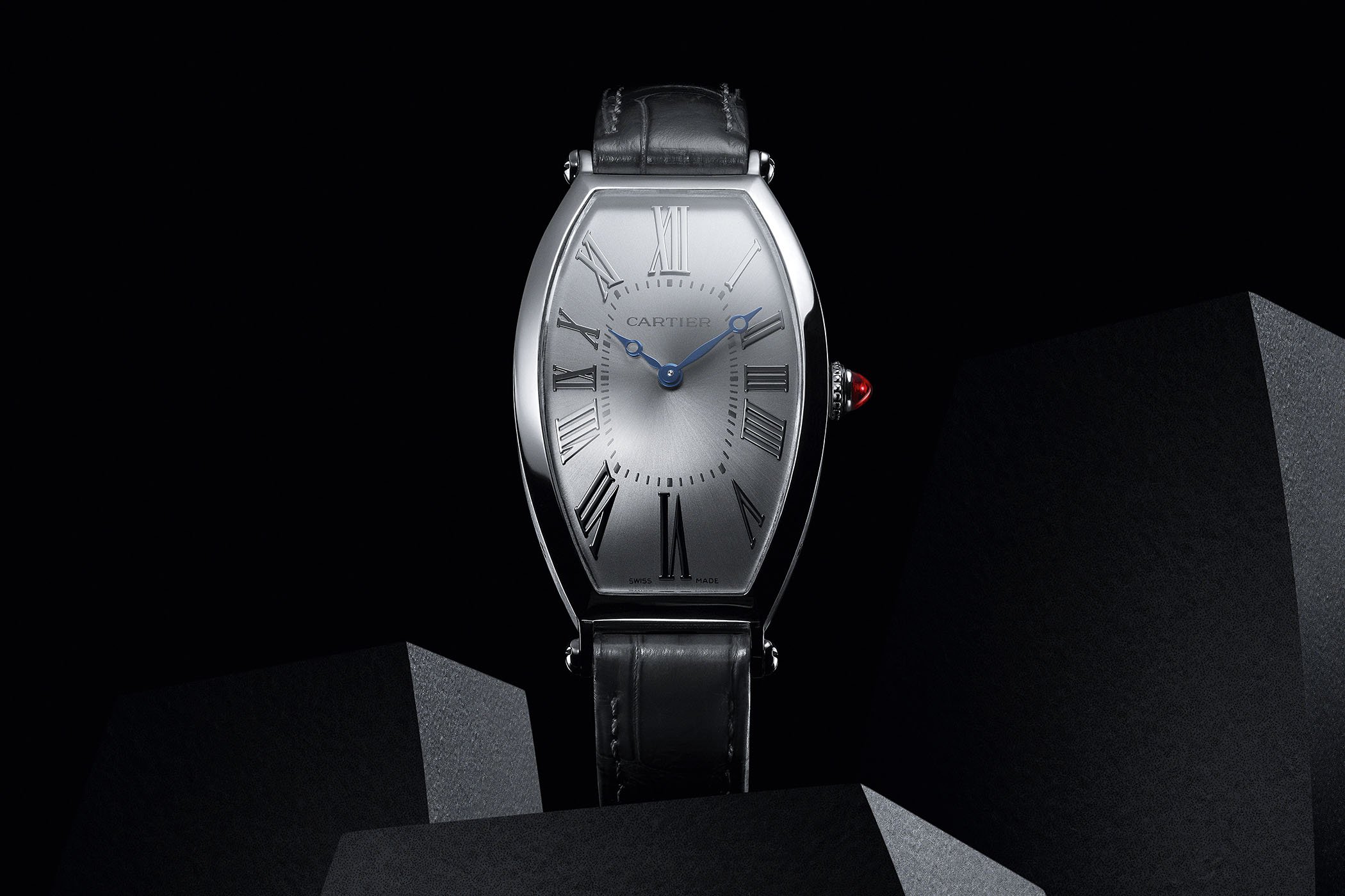 Pre-SIHH 2019 - Cartier Prive Collection, The Comaback of the Cartier Tonneau