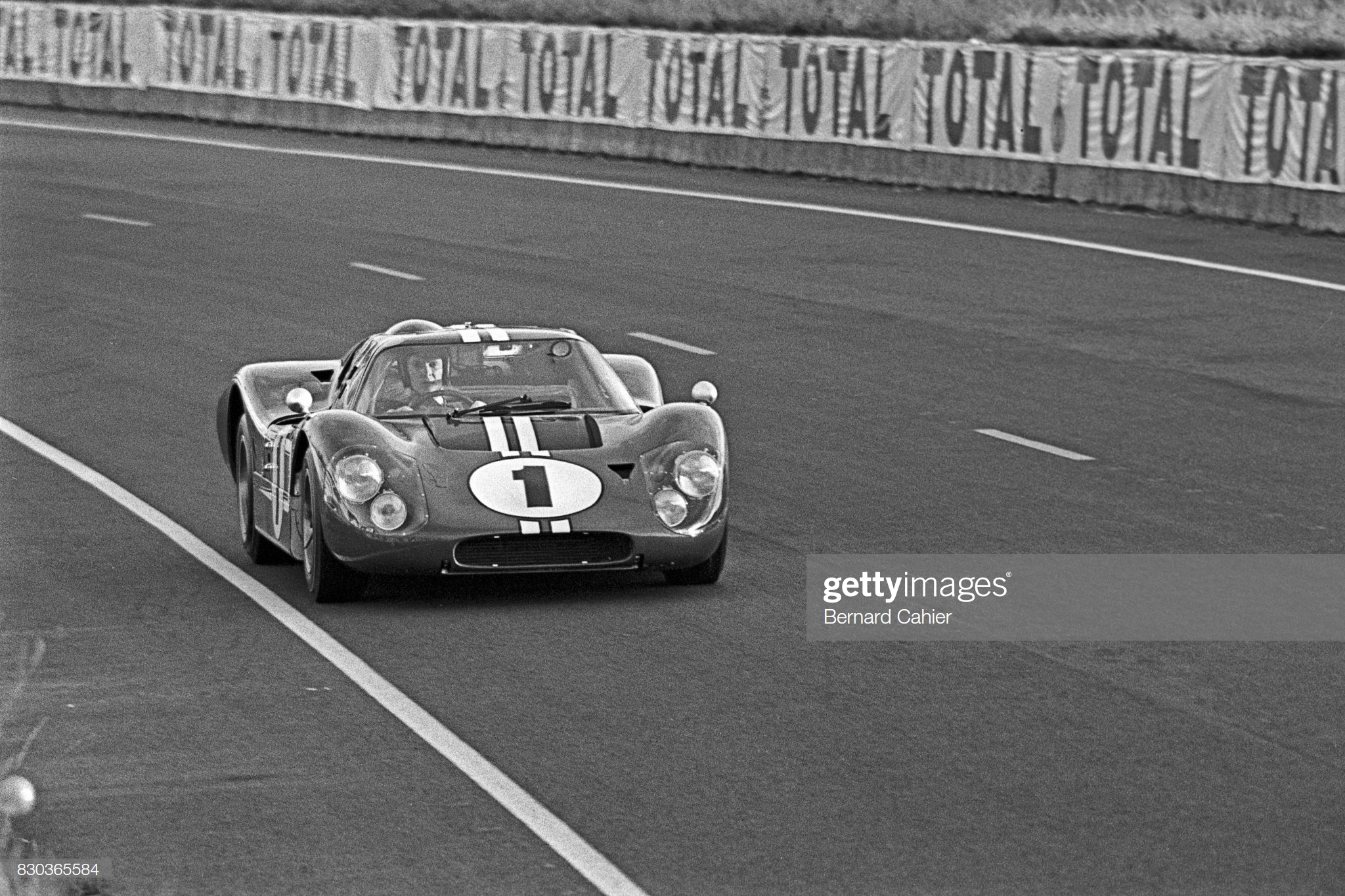 Dan Gurney, Ford Mk IV, 24 Hours of Le Mans, 11 June 1967 - Photo by Bernard Cahier/Getty Images
