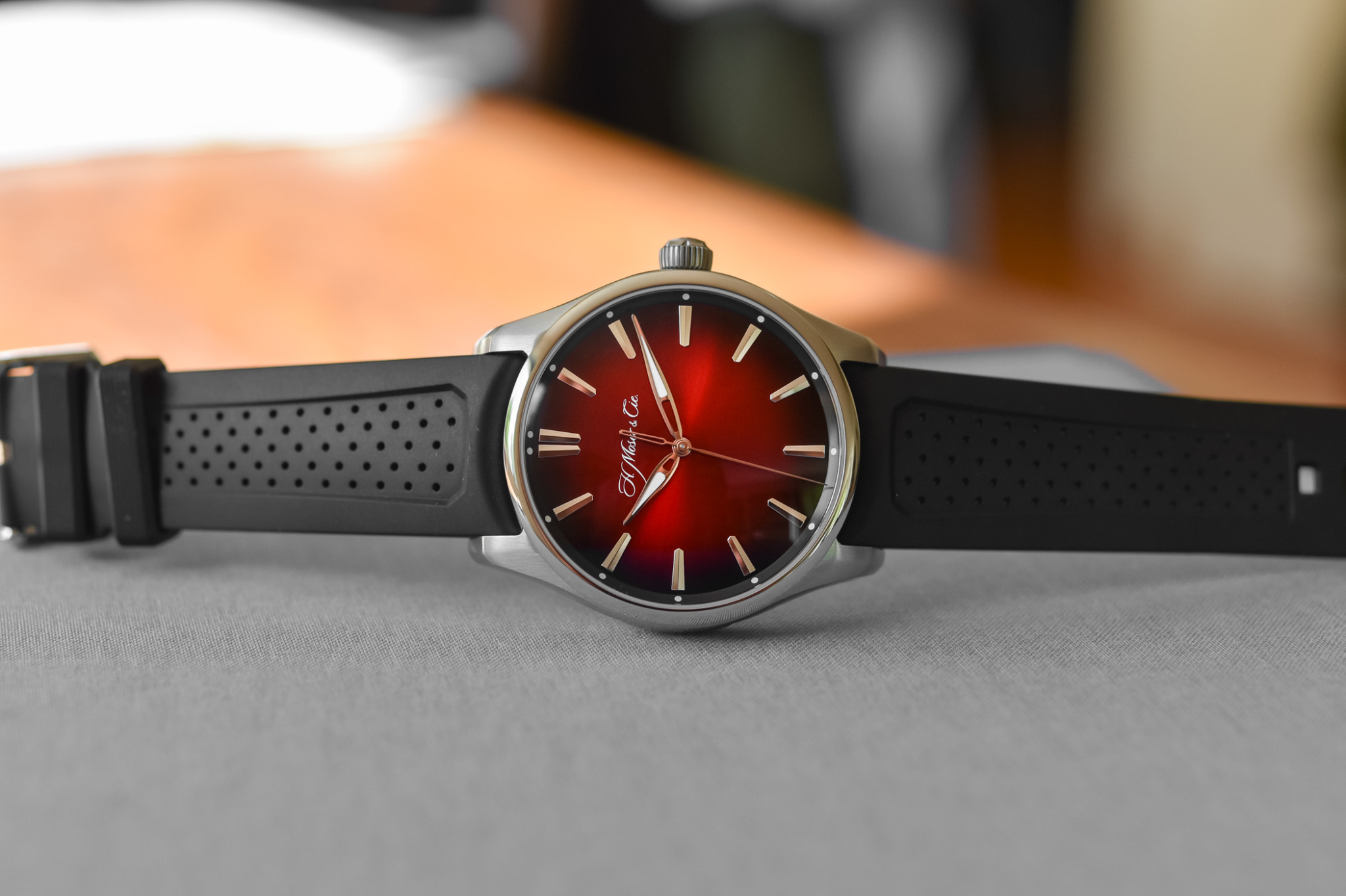 Hands-On - H. Moser & Cie. Pioneer Centre Seconds Swiss Mad Red