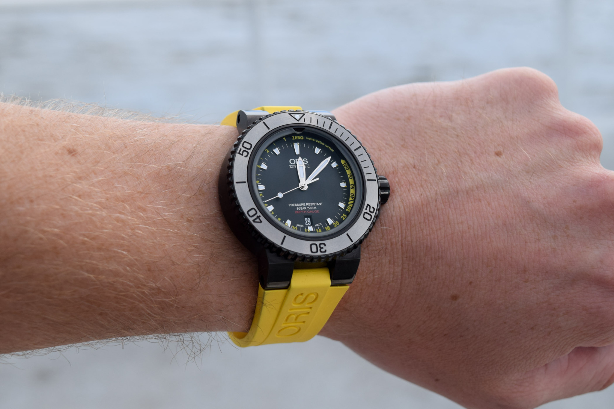 Review Oris Aquis Depth Gauge (Specs & Price)