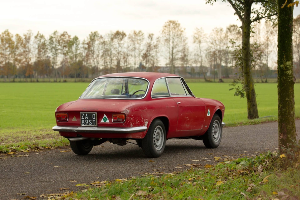 Alfa-Romeo-Giulia-Sprint-GTA-1965-Bertone-6