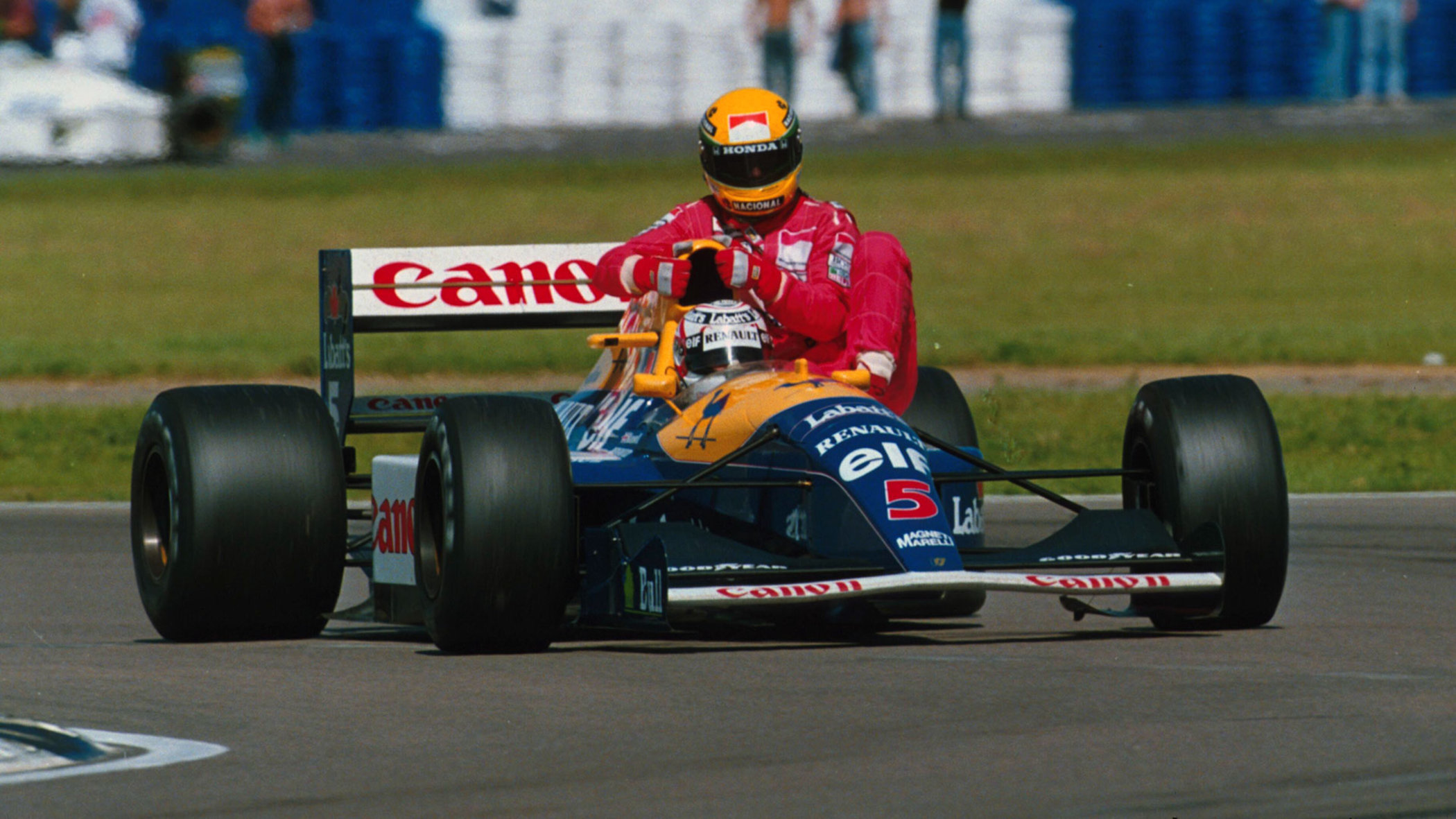 Silverstone Grand Prix 1991 - Nigel Mansell gives Ayrton Senna a lift after running out of fuel