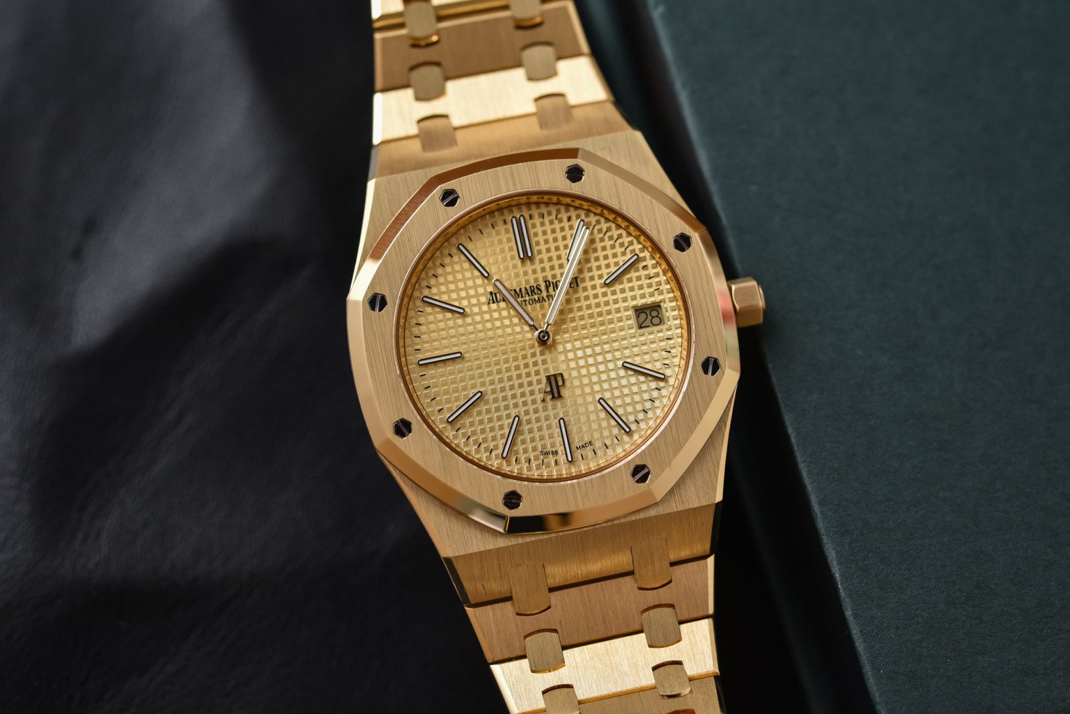 Buying Guide - Our Top 5 Versions of the Audemars Piguet Royal Oak ...