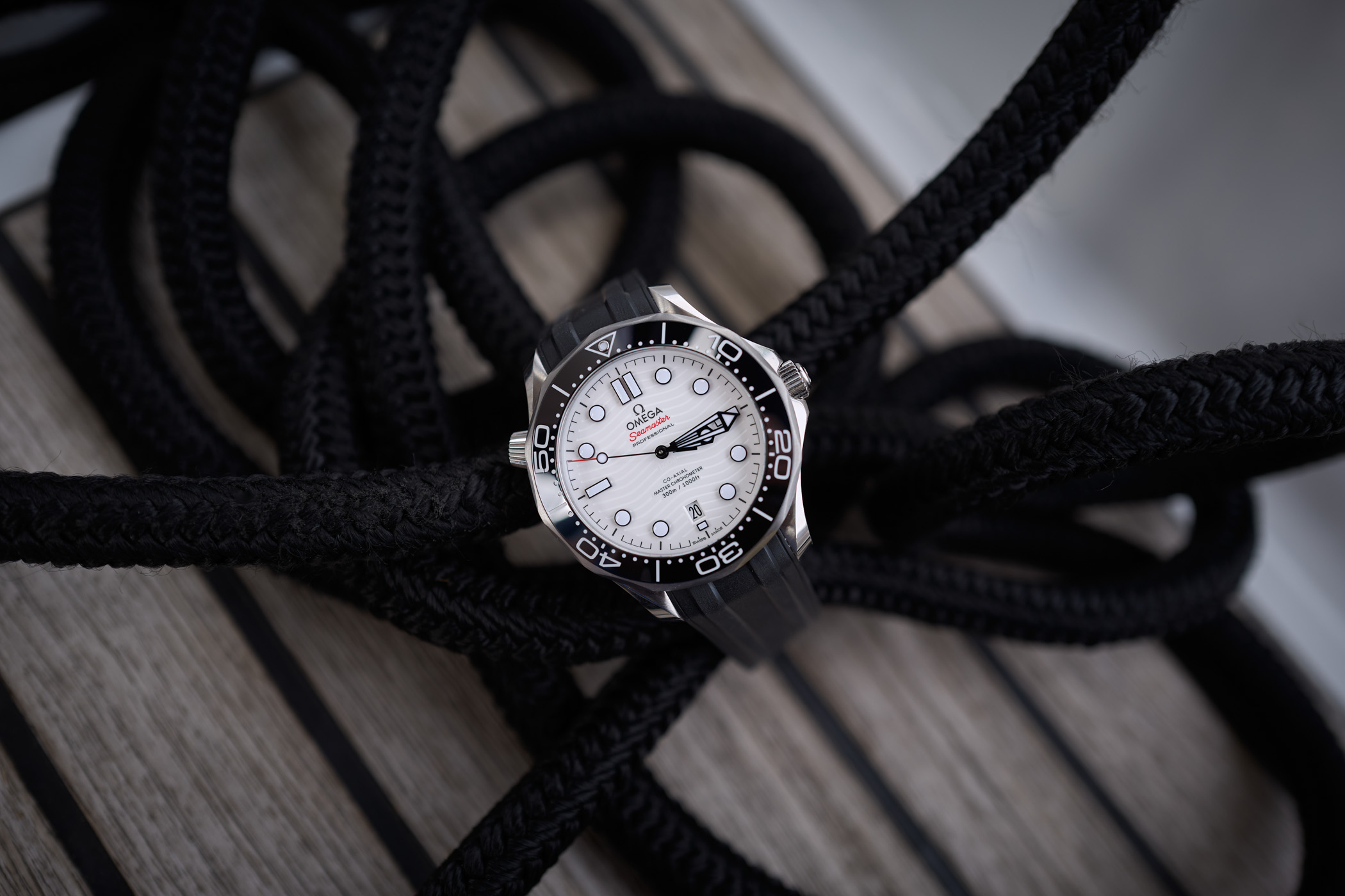 Omega Seamaster Diver 300M Co-Axial Master Chronometer 42mm White Dial 210.32.42.20.04.001