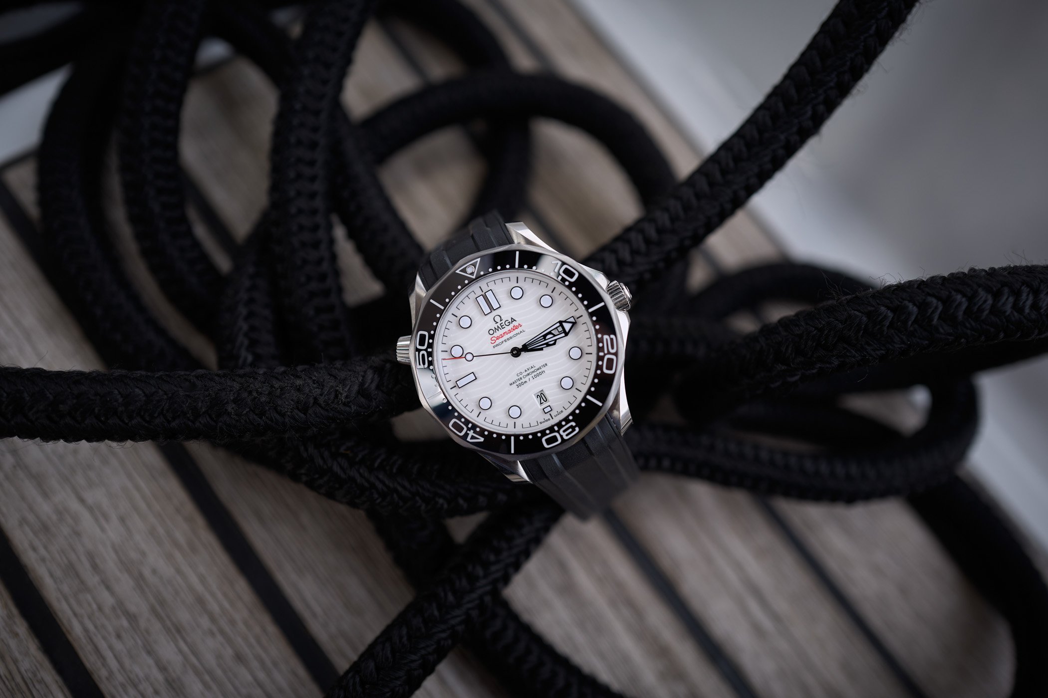 Omega Seamaster Diver 300M - Underwater Dive Review (Specs & Price)