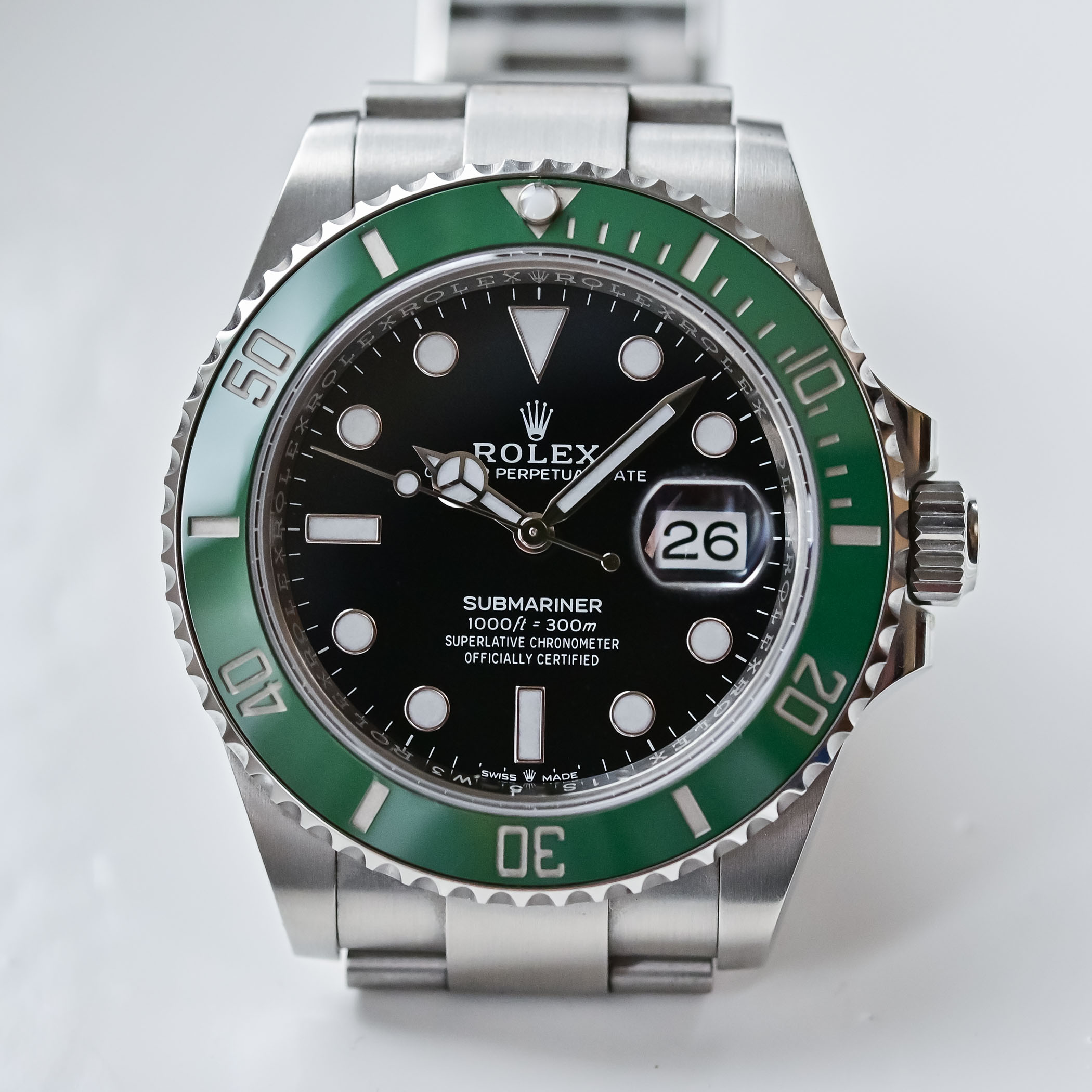 Rolex Submariner Date 126610LV Green Starbucks - review - dial and bezel