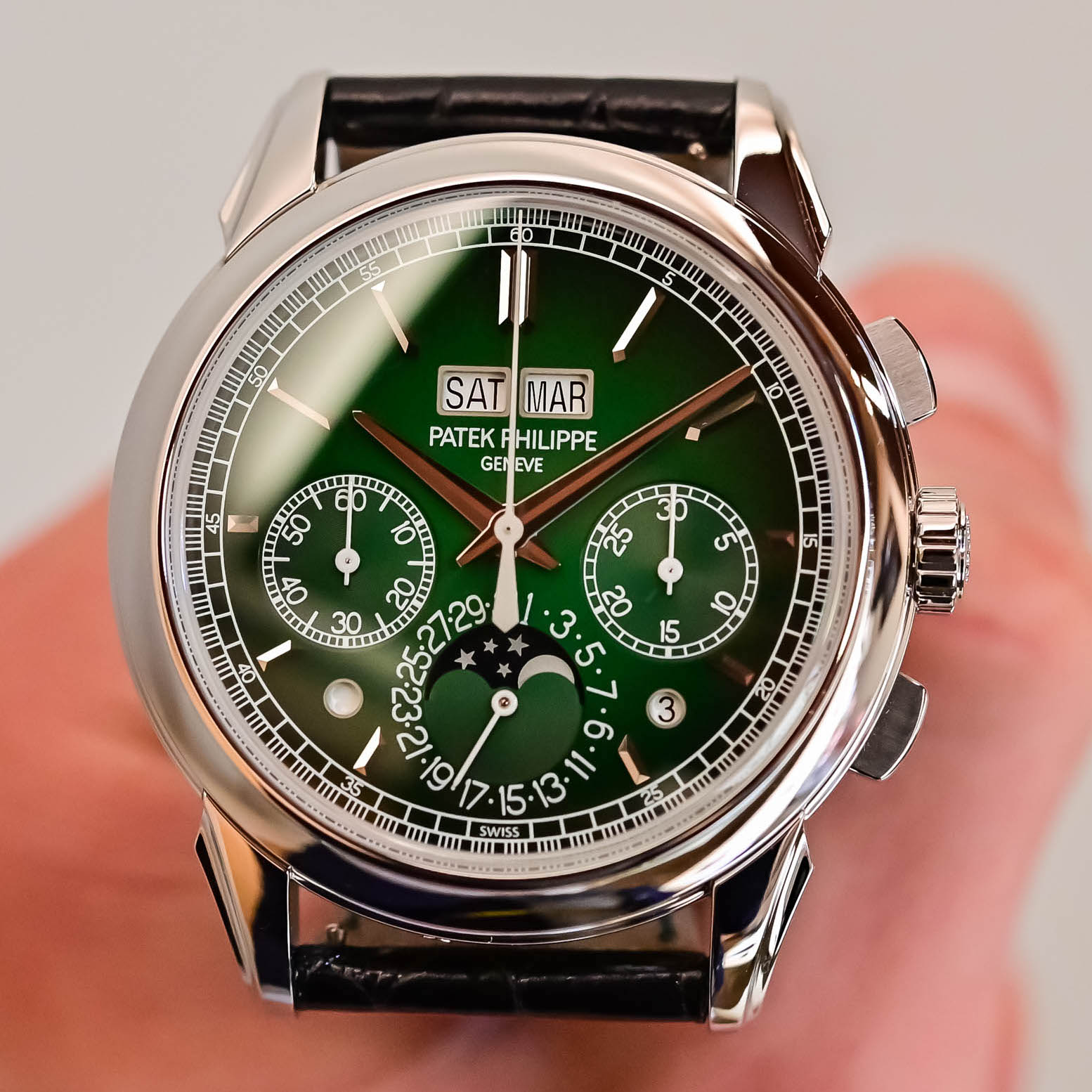 Patek Philippe 5270P-014 Perpetual Calendar Chronograph Green Lacquered Dial Platinum - hands-on - 5