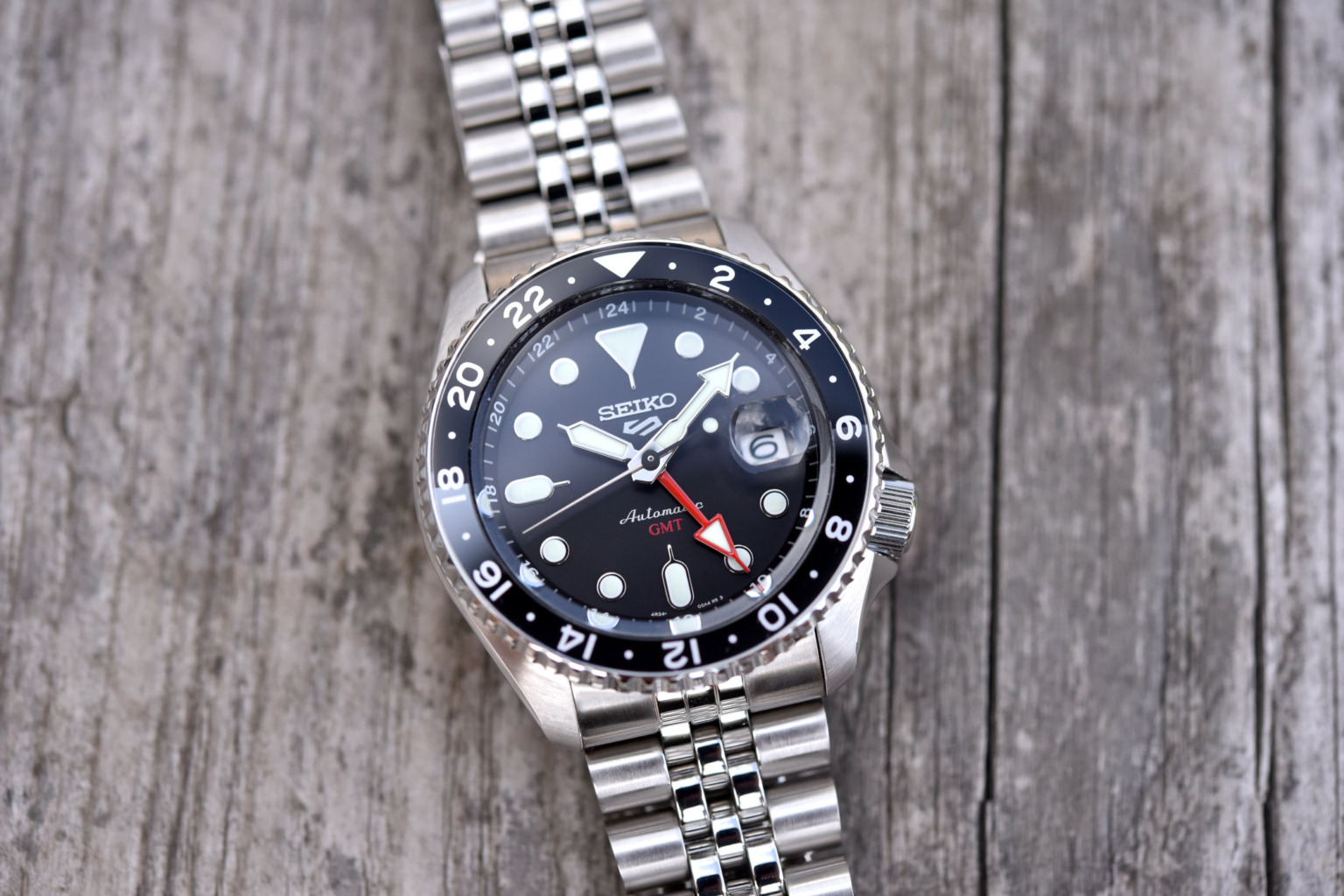 Technical Guide - The Difference Between Office GMT and Travel GMT Watches
