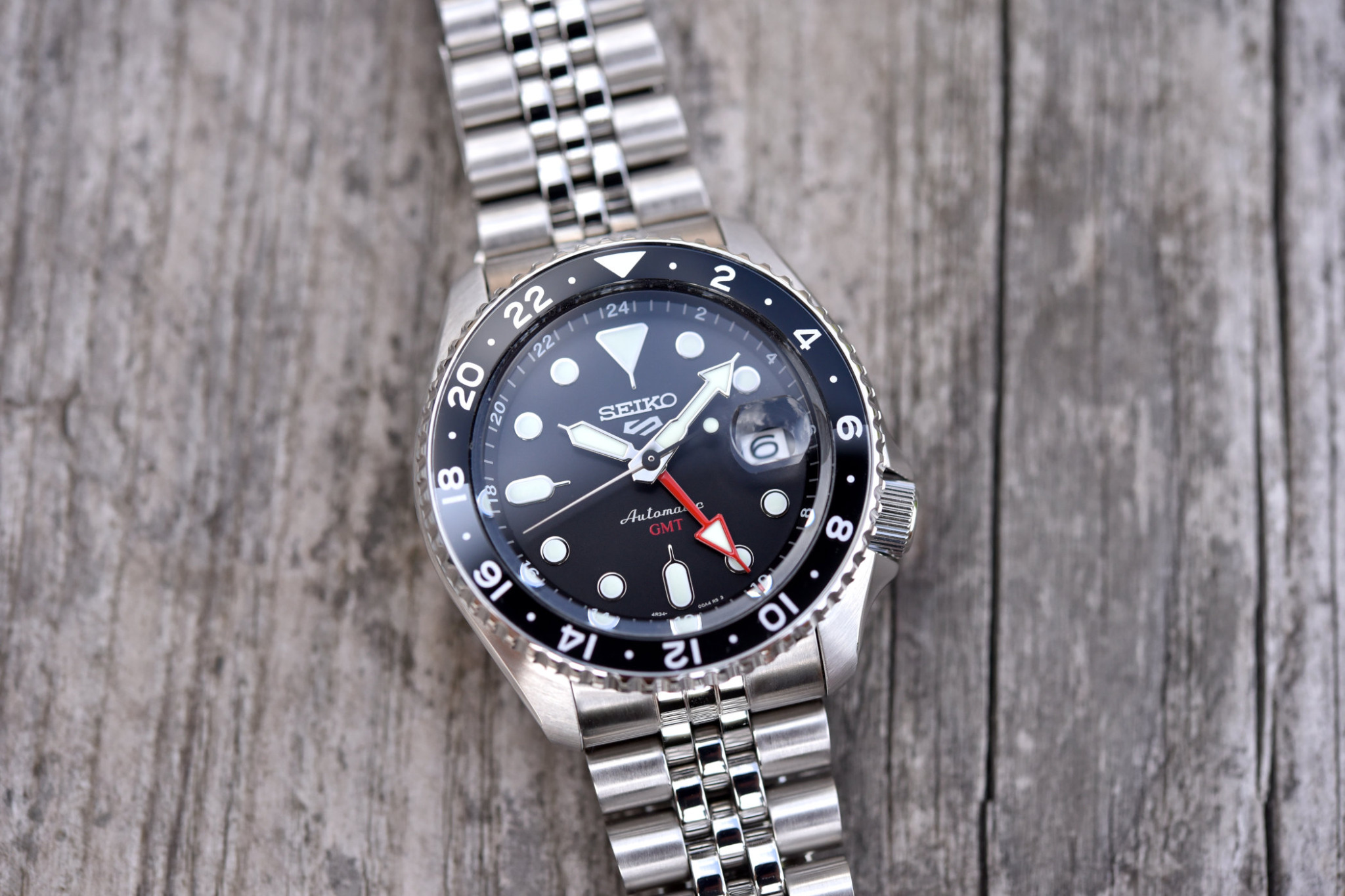 Technical Guide - The Difference Between Office GMT and Travel GMT Watches