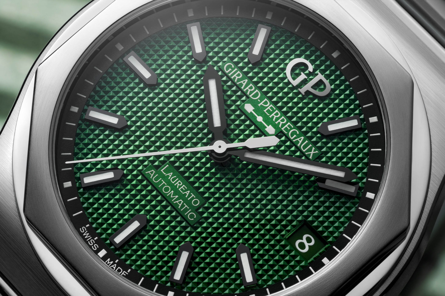 Introducing GirardPerregaux Laureato 42mm Green Dial (Specs & Price)