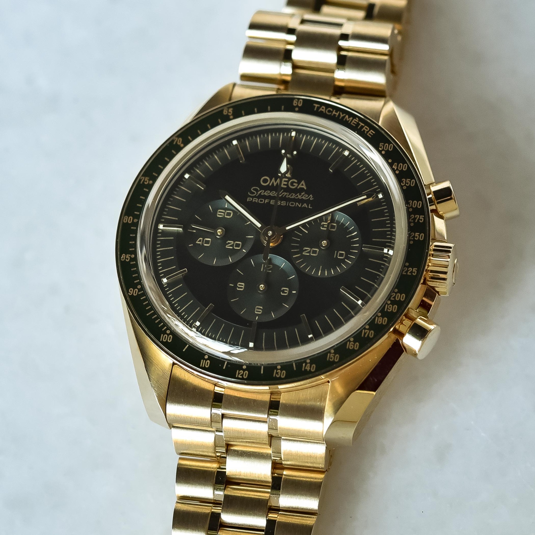 Hands-On - Omega Speedmaster Moonwatch Moonshine Gold Green Dial