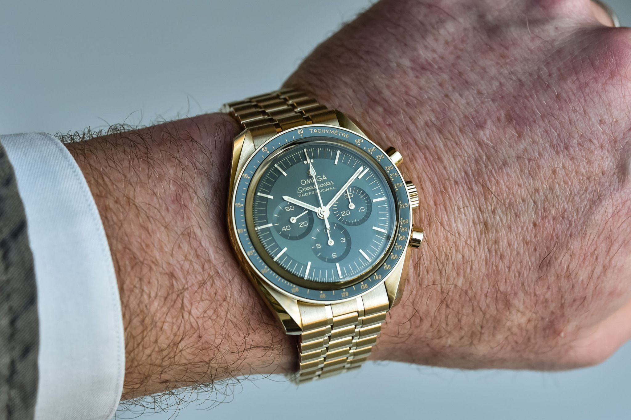 Hands On Omega Speedmaster Moonwatch Moonshine Gold Green Dial Hands On Omega Speedmaster Moonwatch Moonshine Gold Green Dial