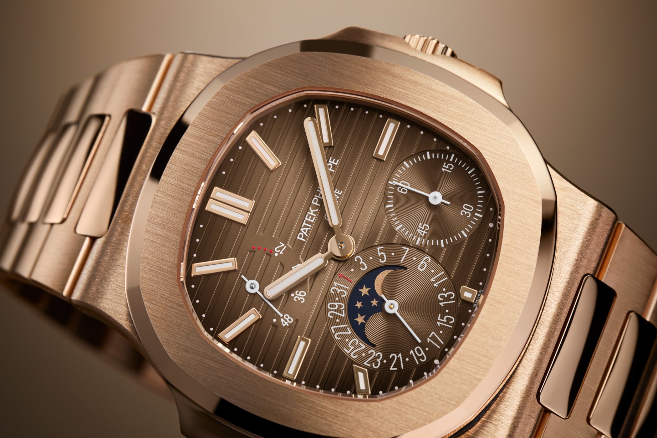 Introducing Patek Philippe introduces the 5712 in luxurious rose gold