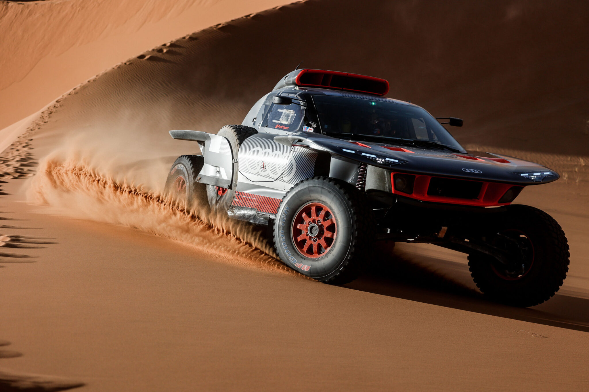 Petrolhead Corner - Audi seeks a Dakar win in the RS Q E-Tron E2