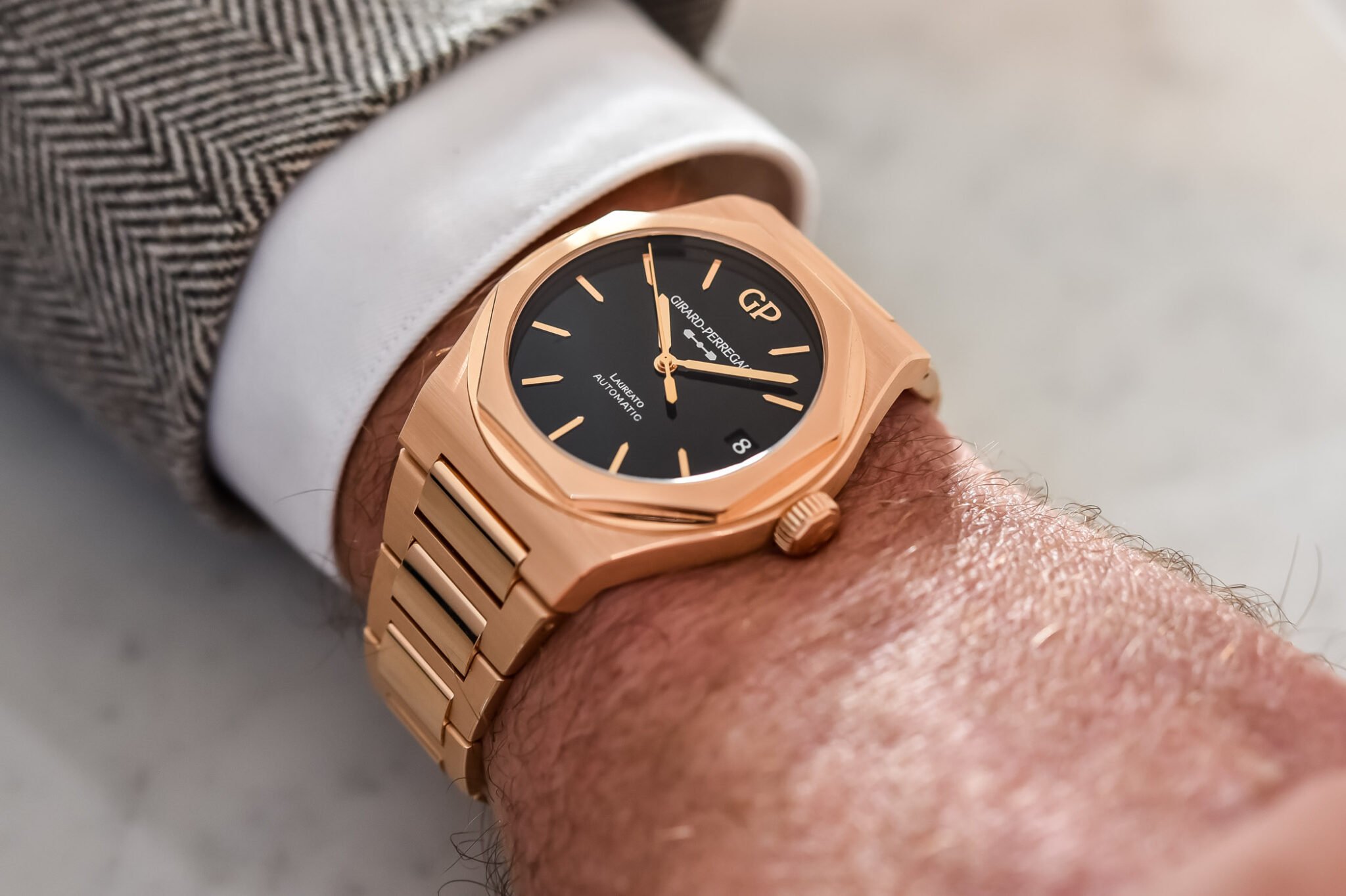 Hands-On - Girard-Perregaux Laureato 42mm Pink Gold & Onyx